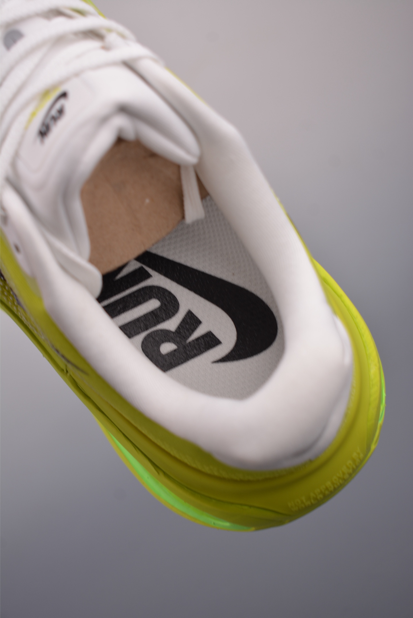 Nike Vomero Premium Air Cushion Running Shoes - Comfortable & Stylish 10 i1752608820565 5633 0 8