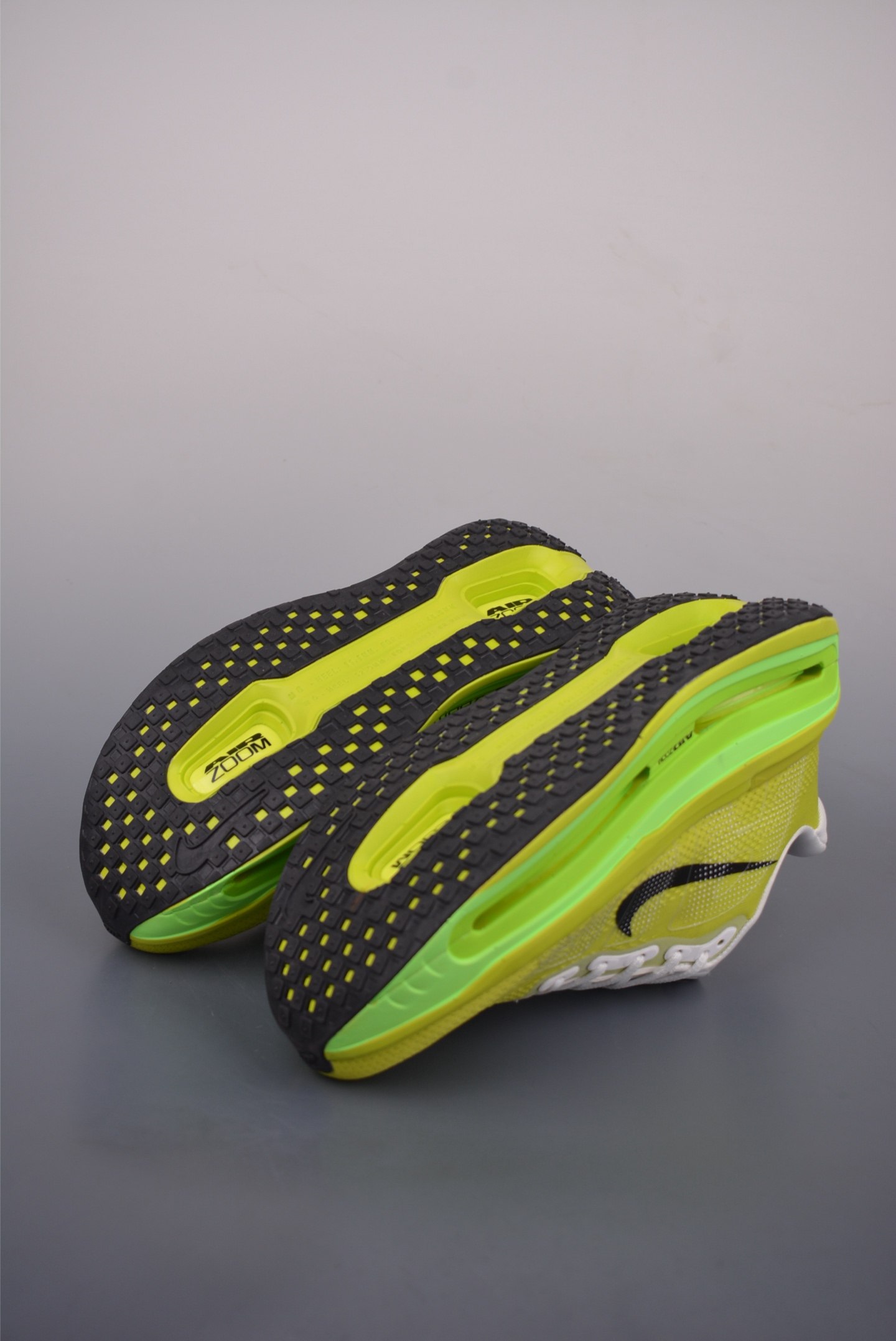 Nike Vomero Premium Air Cushion Running Shoes - Comfortable & Stylish 4 i1752608820575 9627 0 2