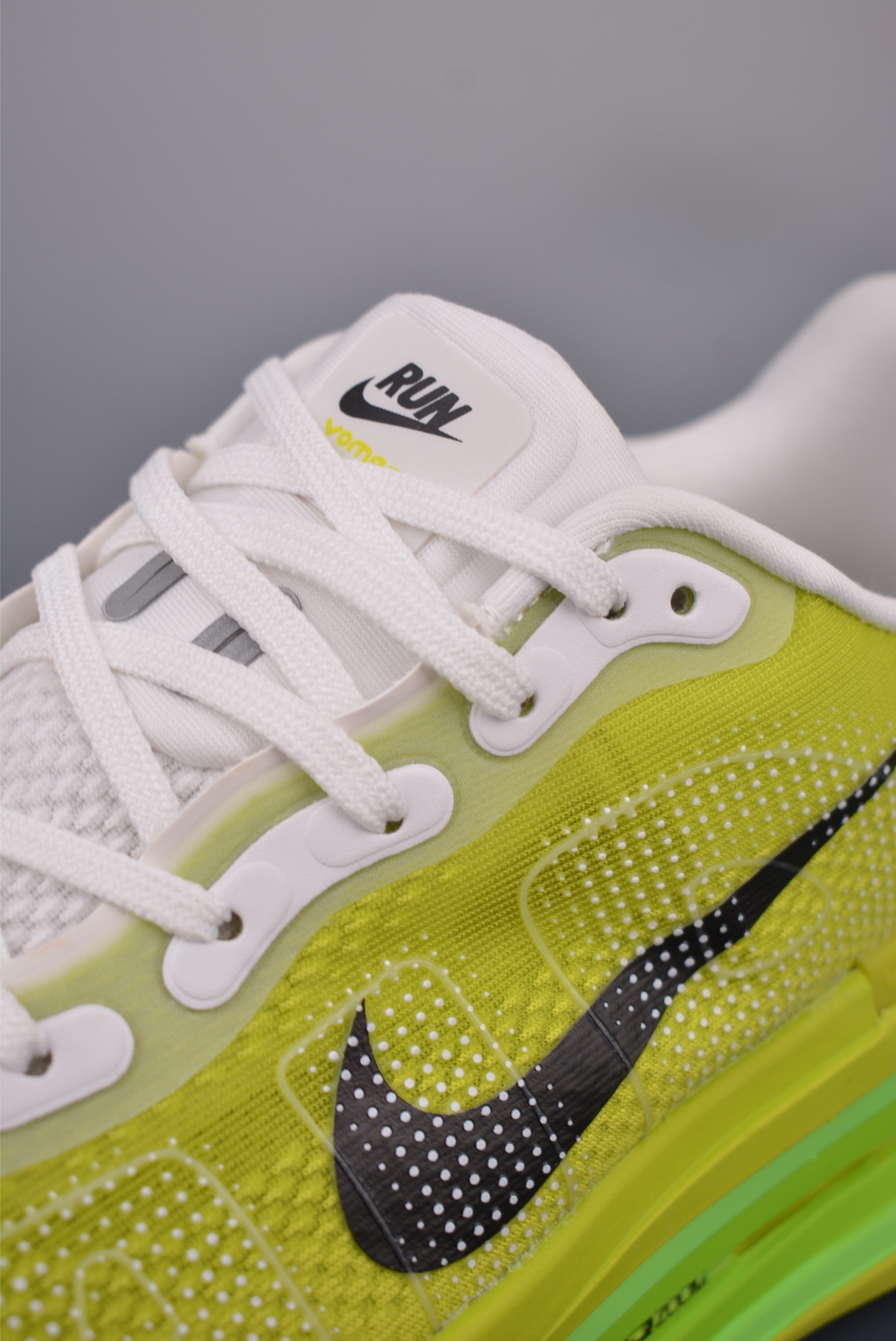 Nike Vomero Premium Air Cushion Running Shoes - Comfortable & Stylish 8 i1752608820590 4720 0 6
