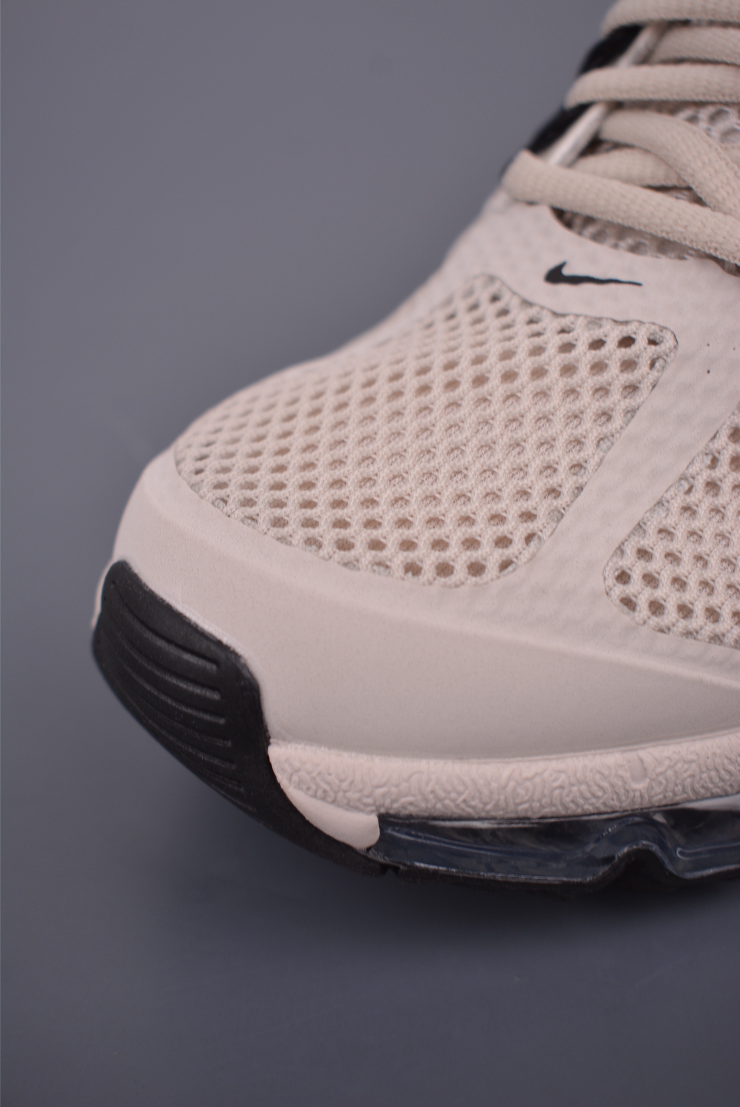 Nike Air Max 2013: Retro Style, Breathable Mesh, Full-Length Air Cushioning 7 i1752608973077 7645 0 5
