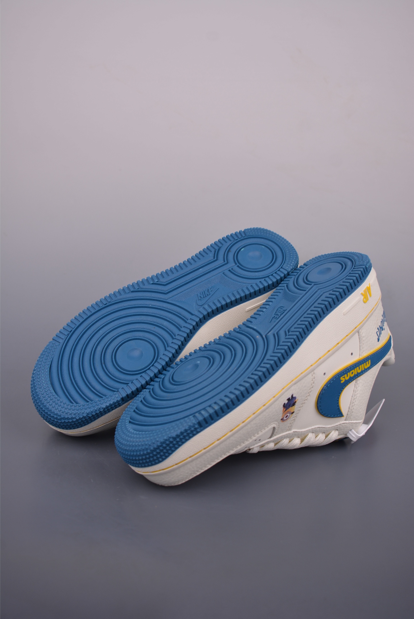 Nike Air Force 1 Low Minions Collaboration - Limited Edition Sneakers 4 i1752610796515 5314 0 2