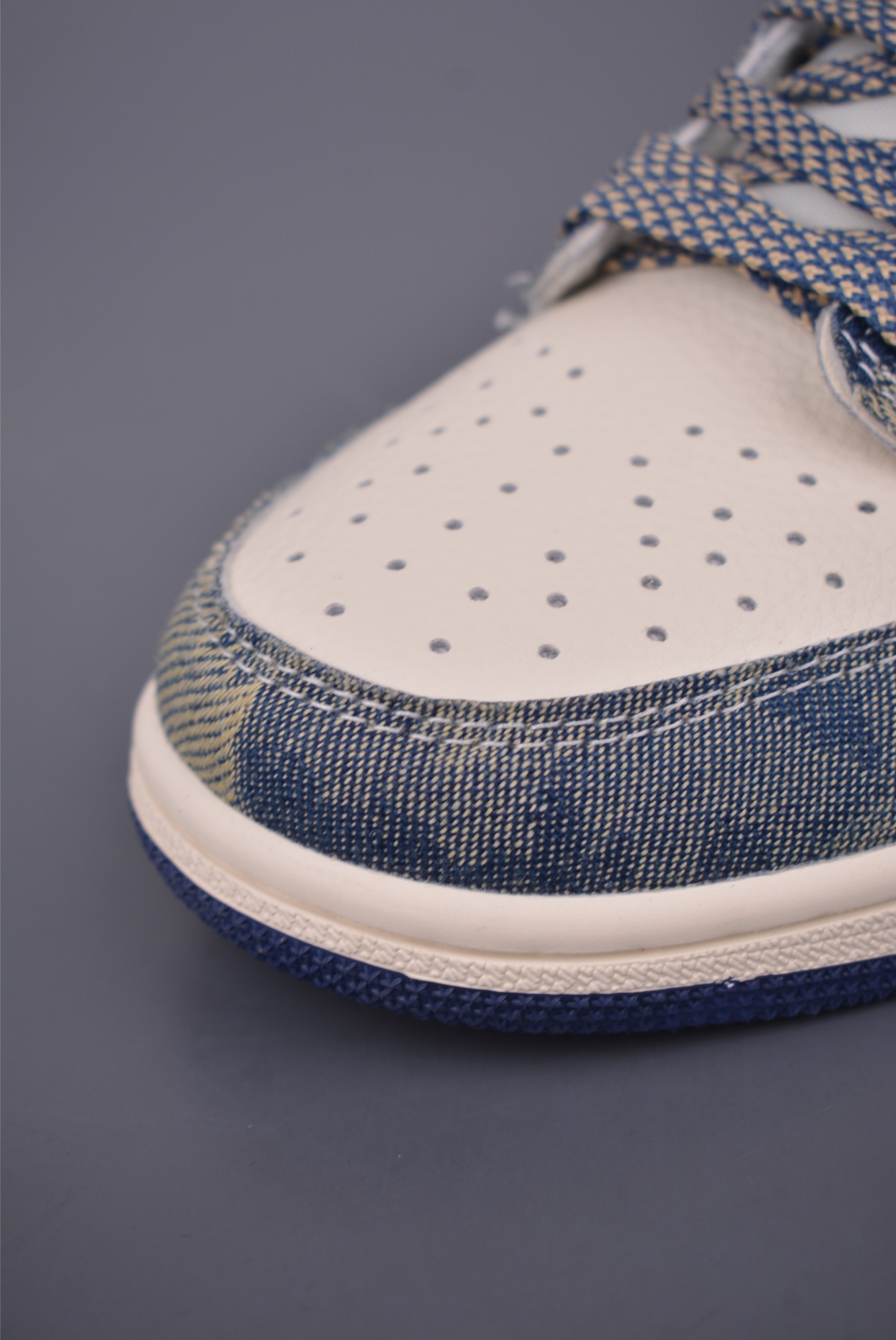 Fragment x Travis Scott x Louis Vuitton Air Jordan 1 Low Sneakers 6 i1752612055564 9787 0 5