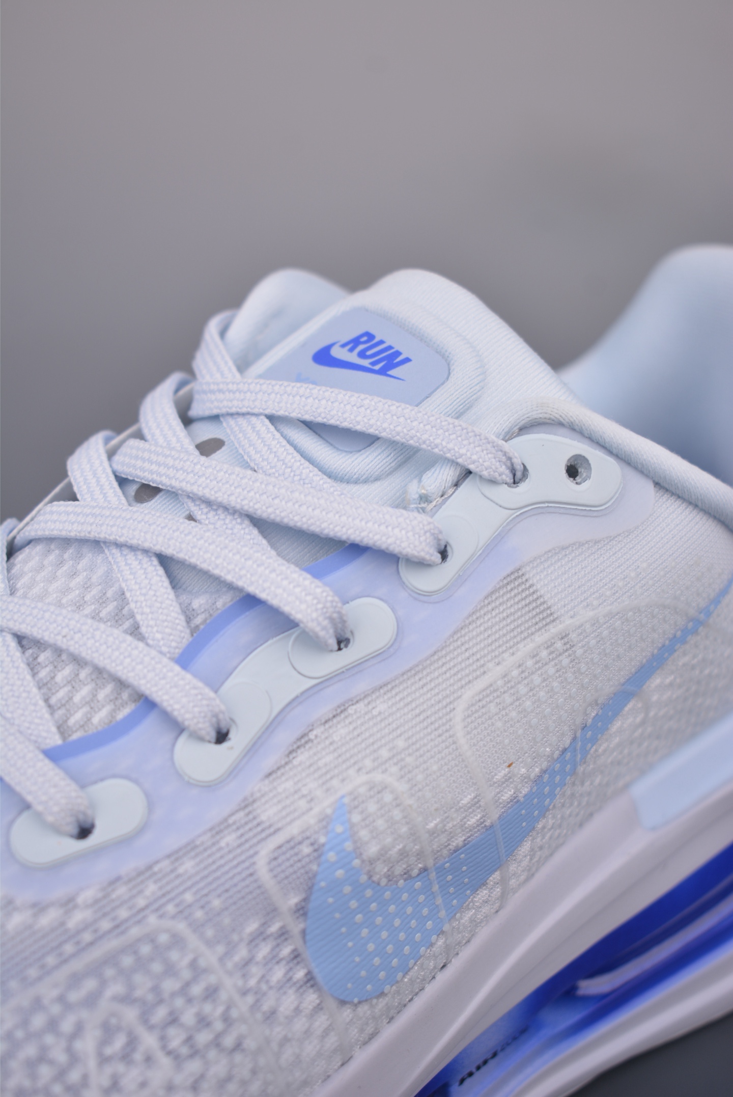 Nike Vomero Premium Air Cushion Running Shoes - Comfortable and Stylish 7 i1752692180779 8883 0 6