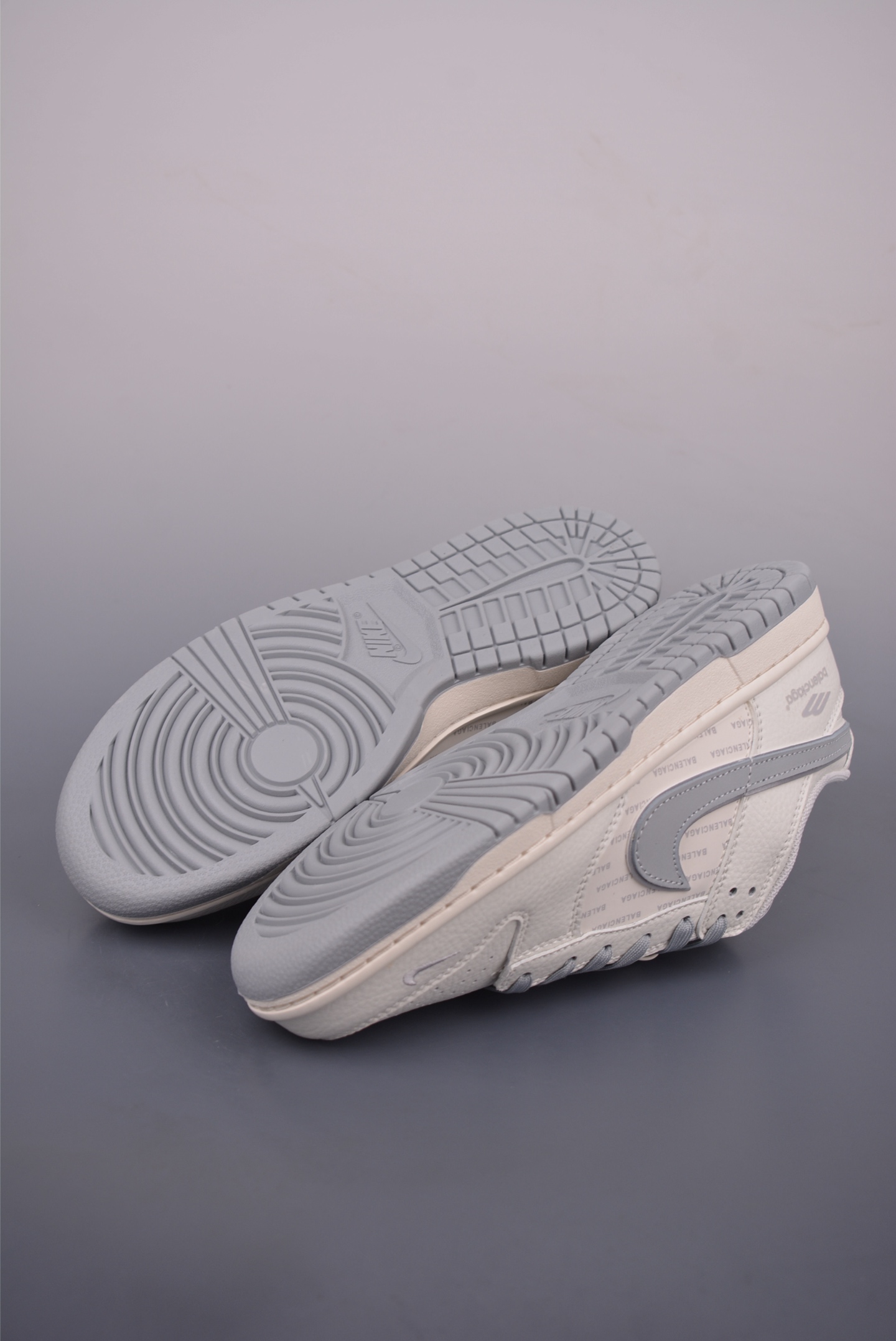 Nike SB Dunk Low 巴黎世家联名 FX1588-312