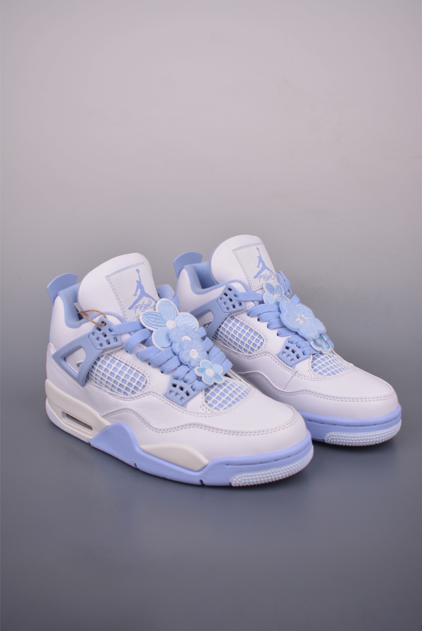 Air Jordan 4 Retro Mother's Day White Blue Flower Sneakers HV0823 2 i1752791725550 6641 0 0
