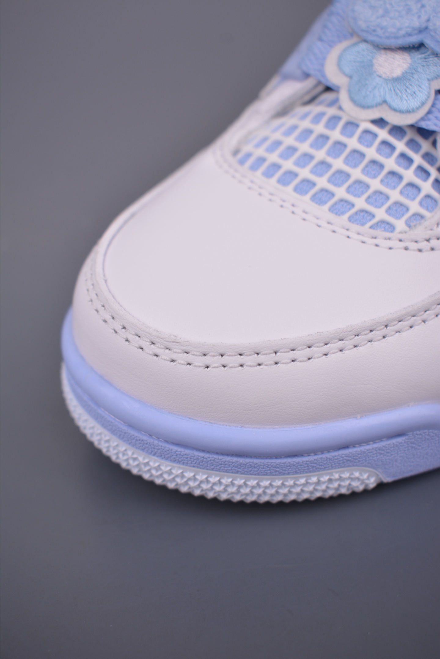 Air Jordan 4 Retro Mother's Day White Blue Flower Sneakers HV0823 7 i1752791727722 5297 0 5
