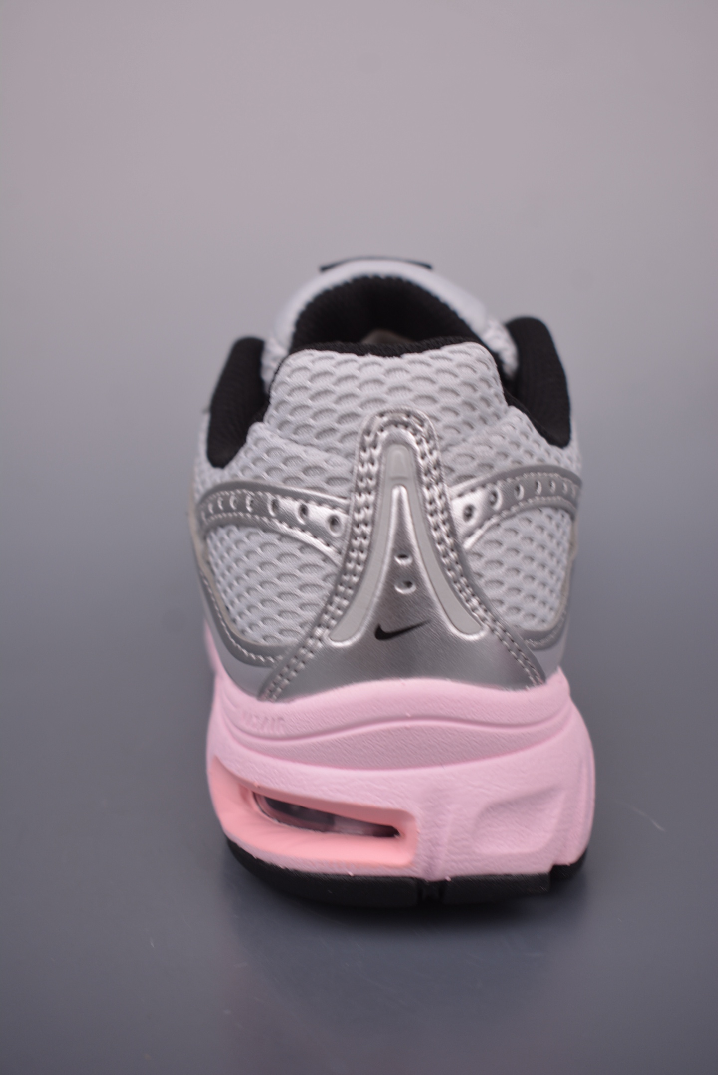 Nike Air Max Moto 2K Silver/Pink Low-Top Running Shoes - Comfort & Style 5 i1752791857439 7956 0 3