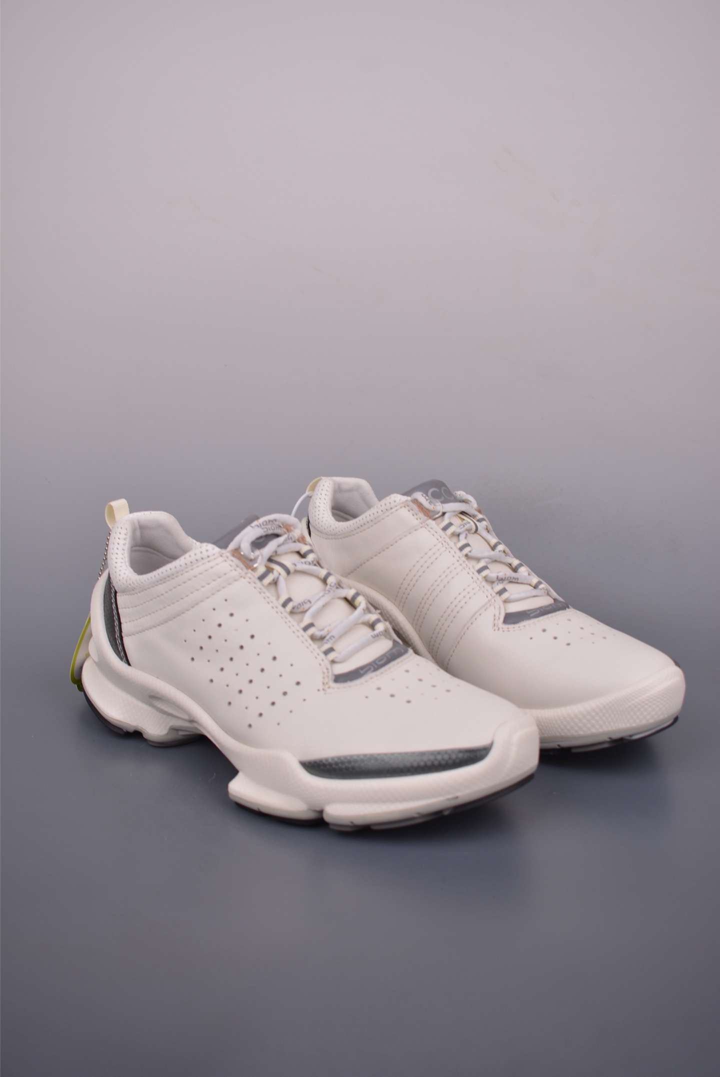 ECCO Men's BIOM 2.0 Leather Sneakers - Lightweight & Comfortable Walking Shoes 1 i1752792801816 672 0 0