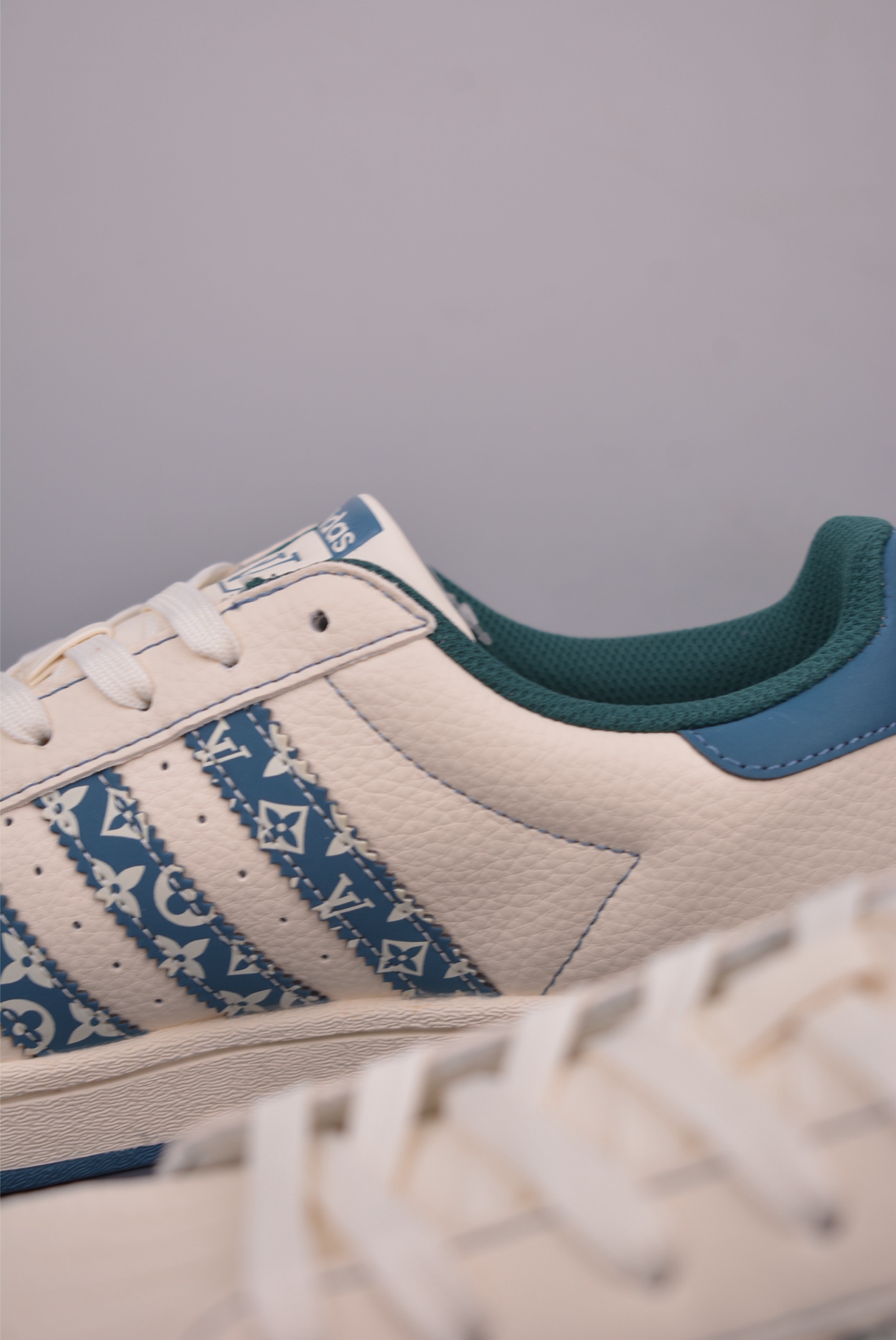 Adidas Originals Superstar 2025 - White Leather Shell Toe Sneakers 8 i1752793075692 5398 0 7