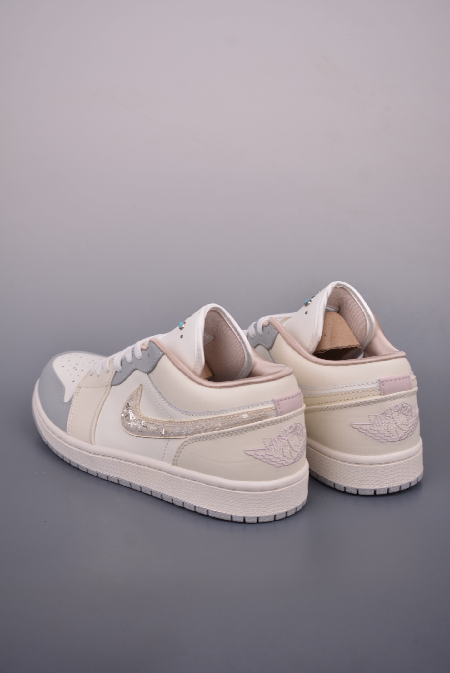 Air Jordan 1 Low 'Mist Pearl' Premium Leather Sneakers - IH7323 1001633 2 i1752872812546 3010 0 1