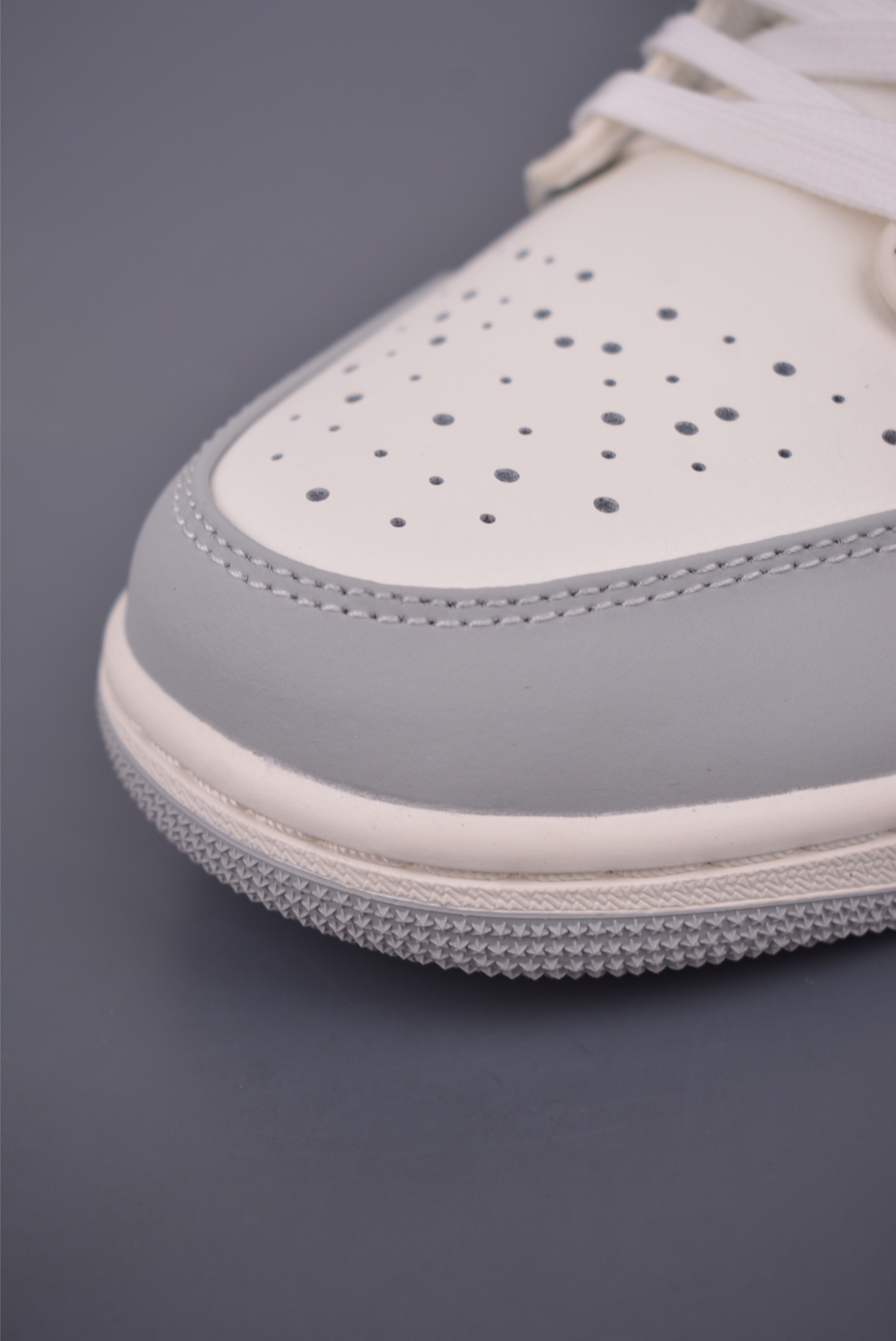 Air Jordan 1 Low 'Mist Pearl' Premium Leather Sneakers - IH7323 1001633 6 i1752872814207 1114 0 5