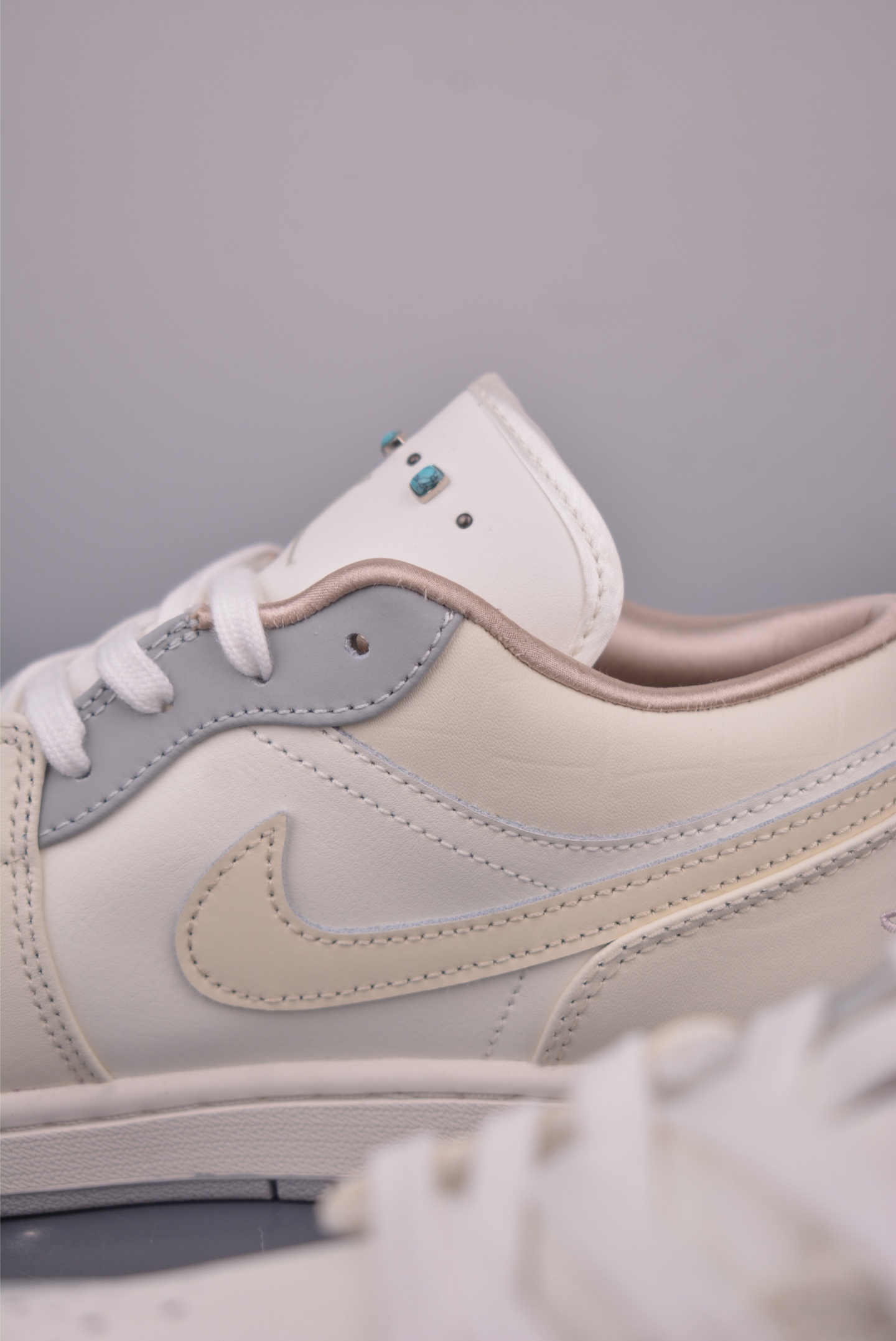 Air Jordan 1 Low 'Mist Pearl' Premium Leather Sneakers - IH7323 1001633 8 i1752872814233 8606 0 7