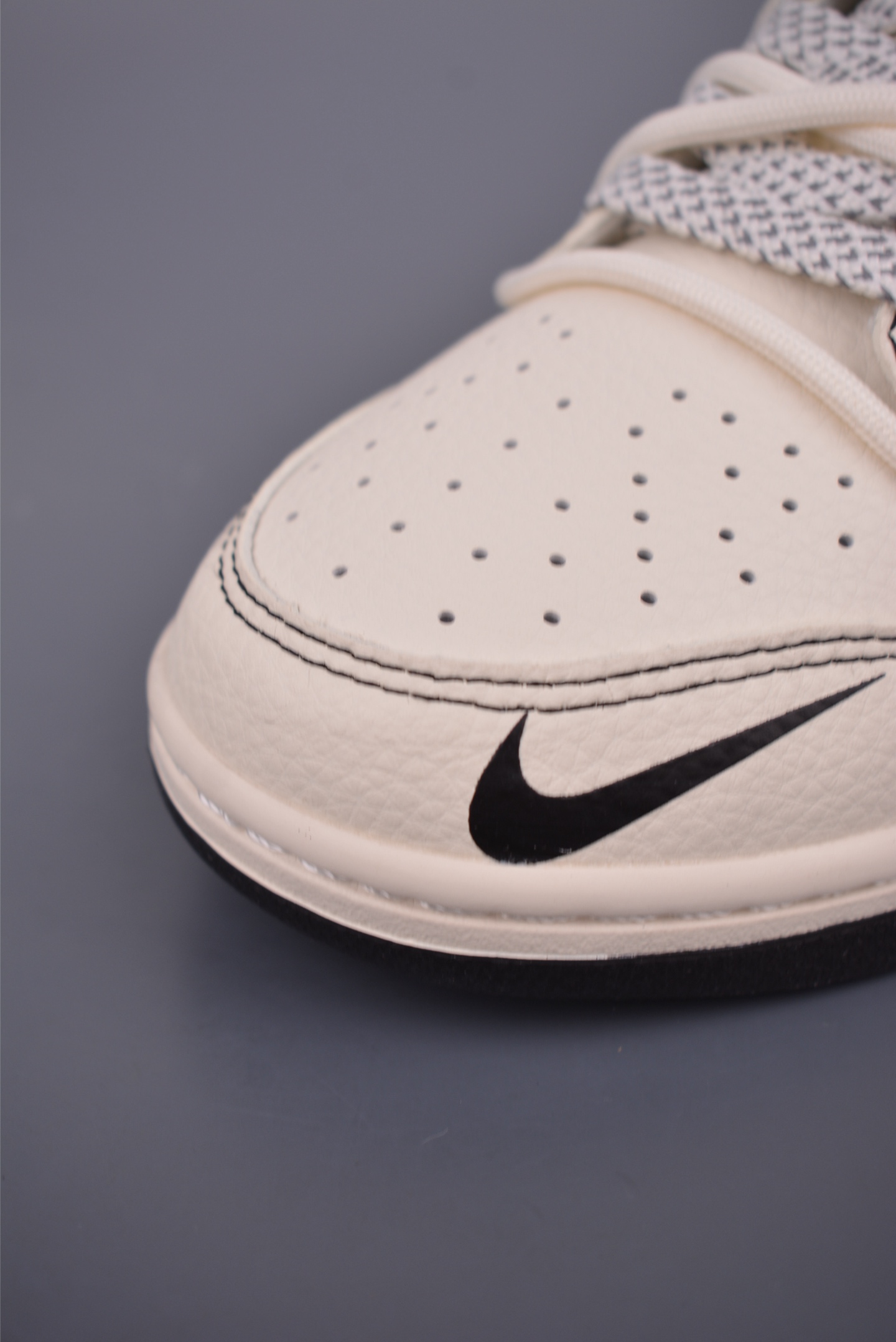 Nike SB Dunk Low Louis Vuitton Collab Sneakers - Premium Quality & Comfort 6 i1752877629640 1037 0 5