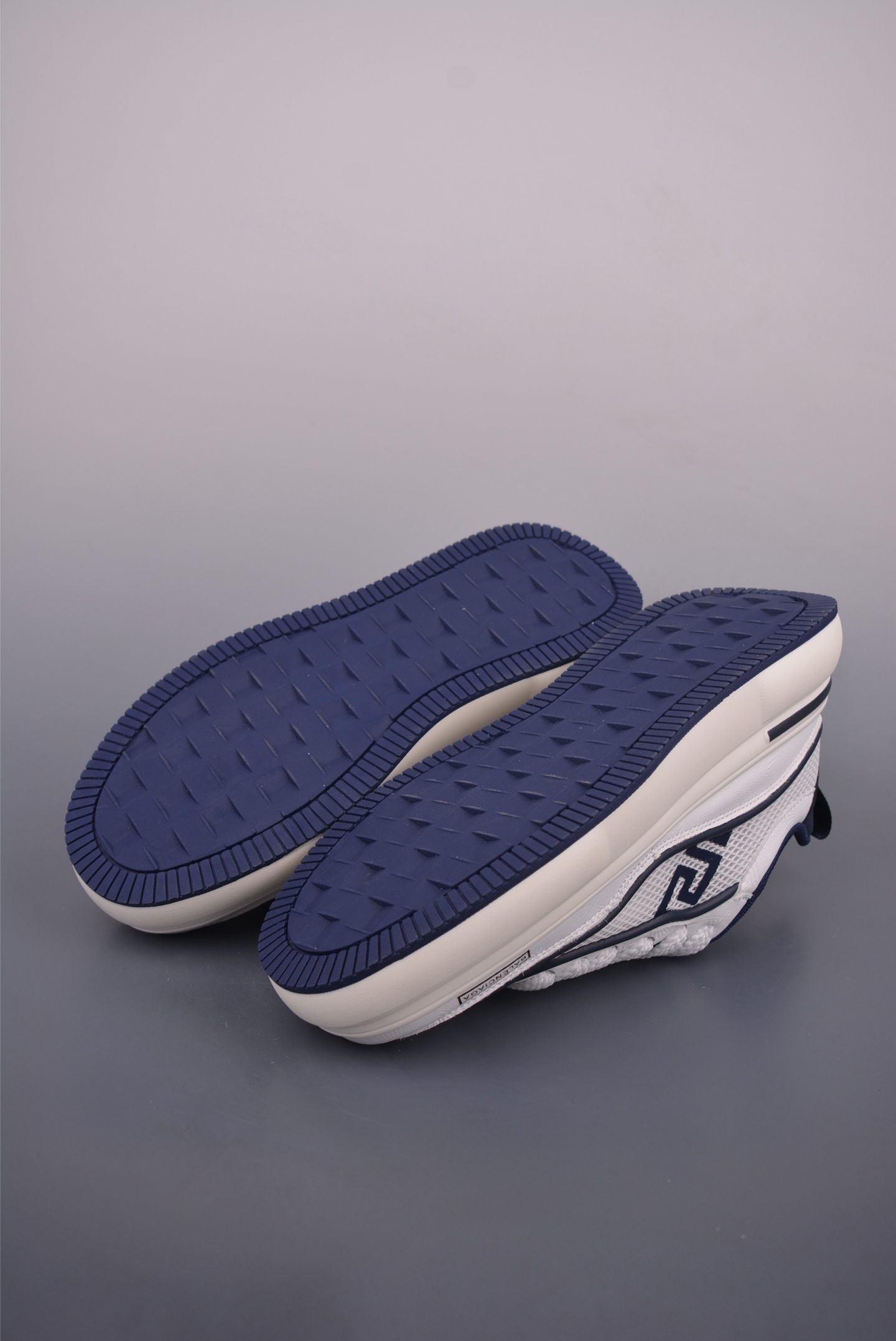Balenciaga White & Navy Low-Top Sneakers - Comfortable, Trendy & Versatile 4 i1752877969101 6196 0 2