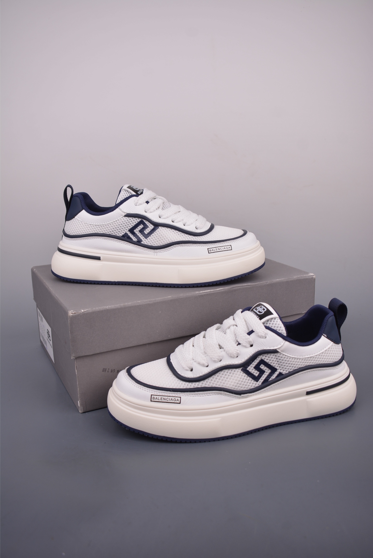 Balenciaga White & Navy Low-Top Sneakers - Comfortable, Trendy & Versatile 6 i1752877974550 9322 0 4