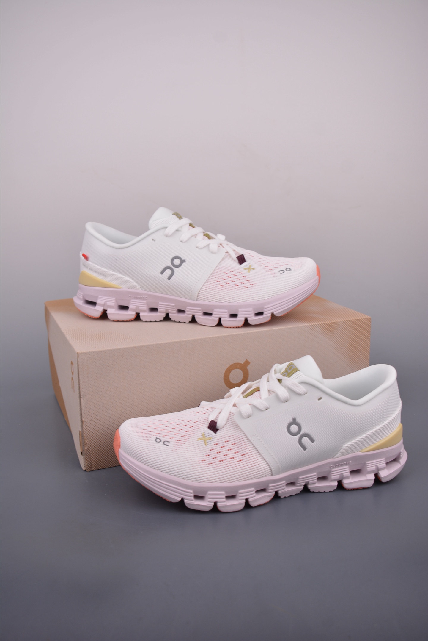 On Cloud X 4 White Running Shoes CloudTec Lightweight Street Style 4 i1752878864934 8355 0 3