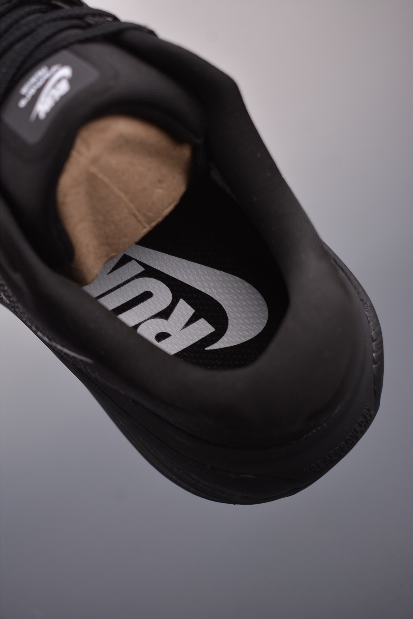 Nike Vomero Premium Air Cushion Running Shoes - Comfortable, Durable, Stylish 9 i1752954915066 7276 0 8