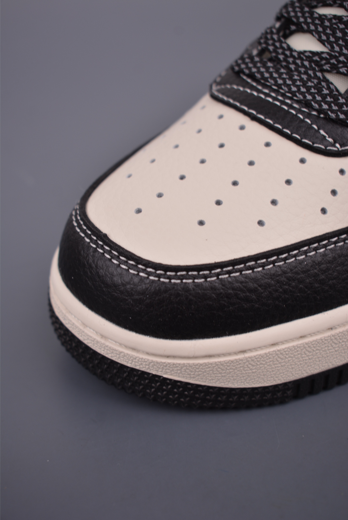 Nike Air Force 1 Low Louis Vuitton Collab Sneakers - Limited Edition 7 i1752956985135 977 0 5
