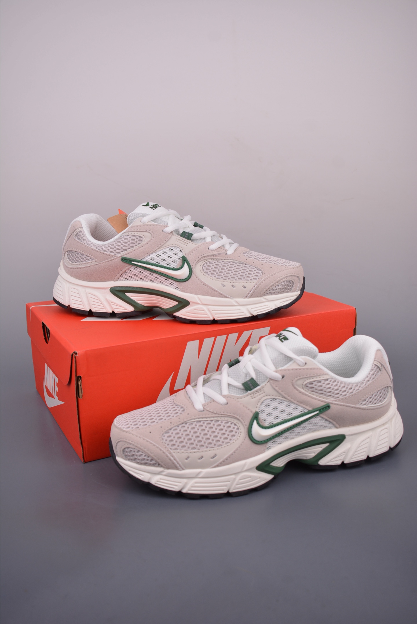 Nike V5 RNR Low-Top Running Shoes - Comfortable, Versatile, and Durable 5 i1753136062534 19 0 4