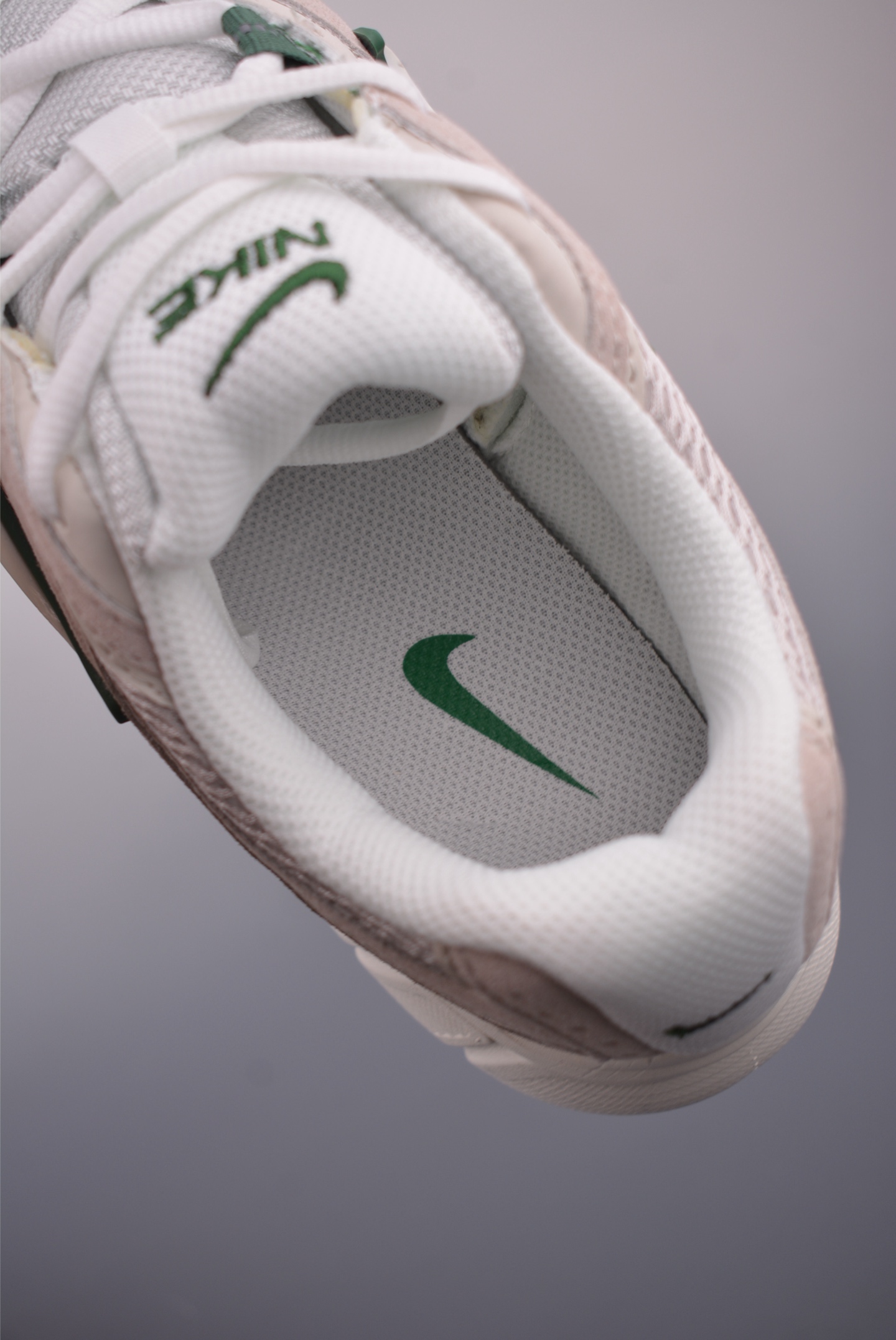 Nike V5 RNR Low-Top Running Shoes - Comfortable, Versatile, and Durable 9 i1753136062558 3010 0 8