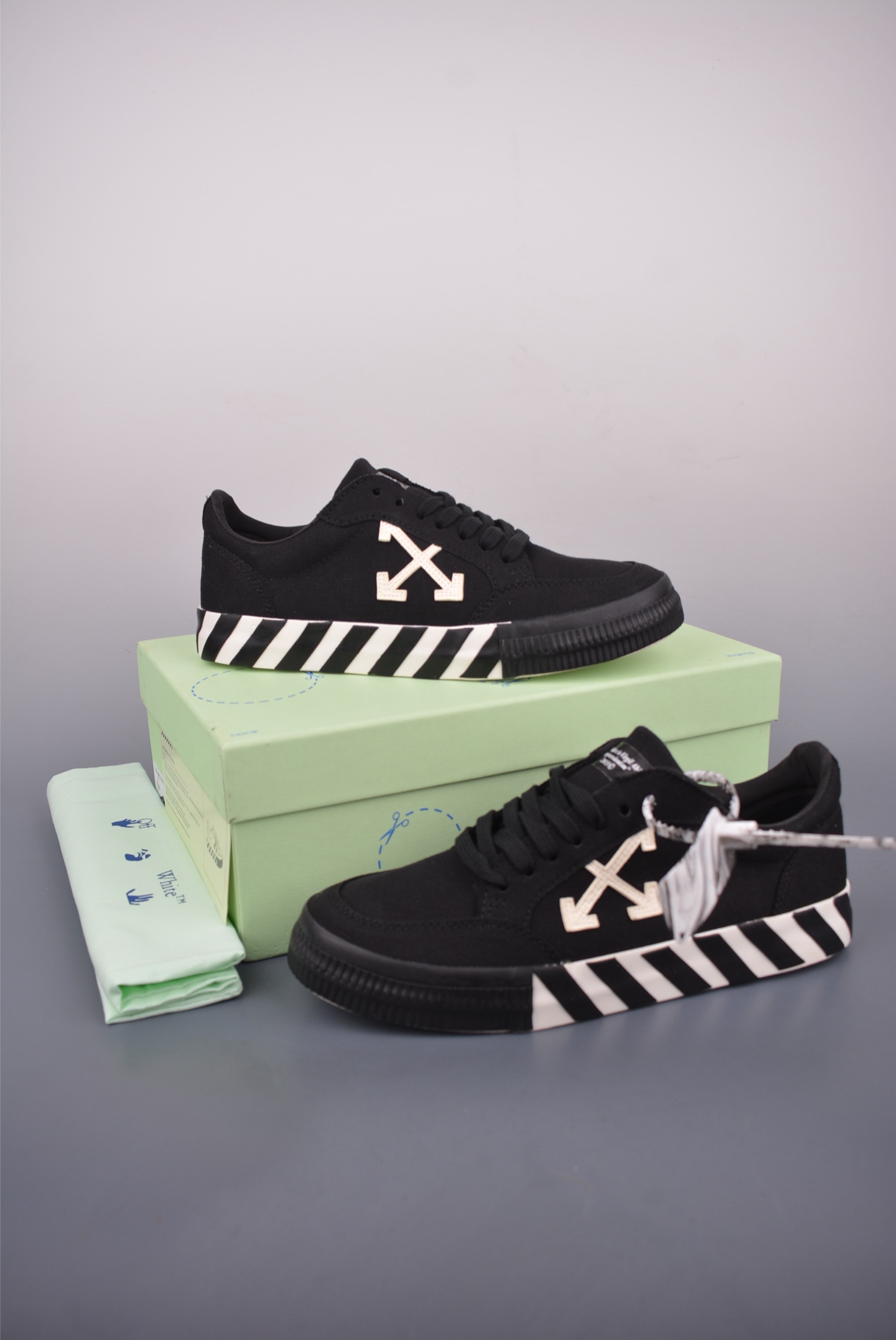 Off-White Vulcanised Low-Top Sneakers - Black Canvas with Signature Arrows 5 i1753139303729 7789 0 4