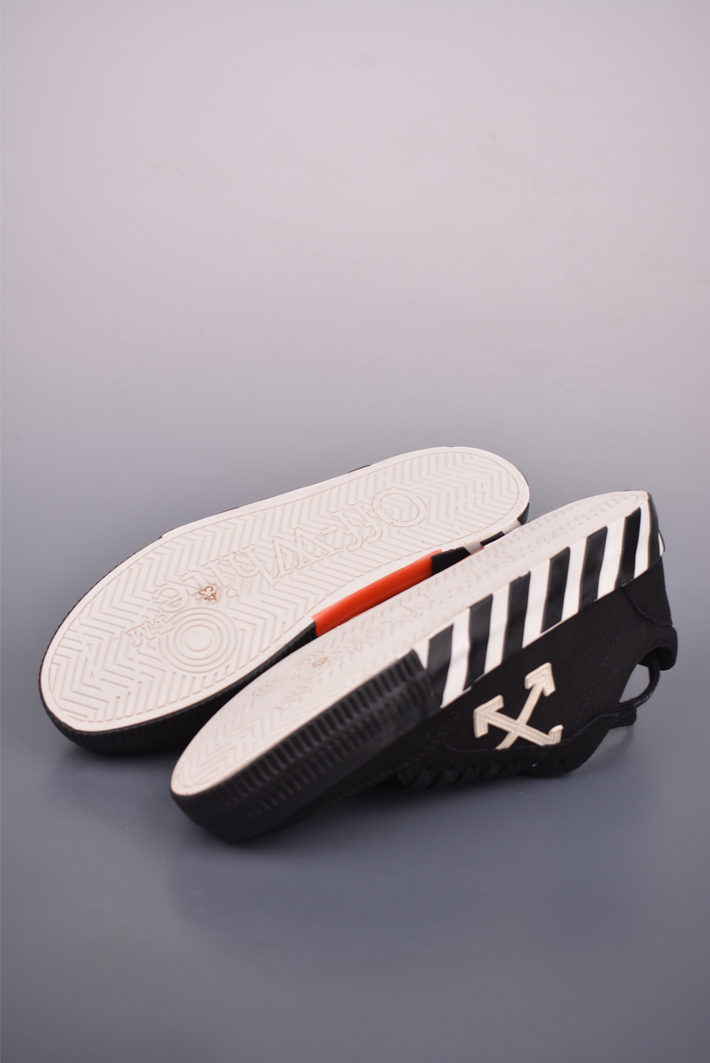 Off-White Vulcanised Low-Top Sneakers - Black Canvas with Signature Arrows 3 i1753139305191 9306 0 2