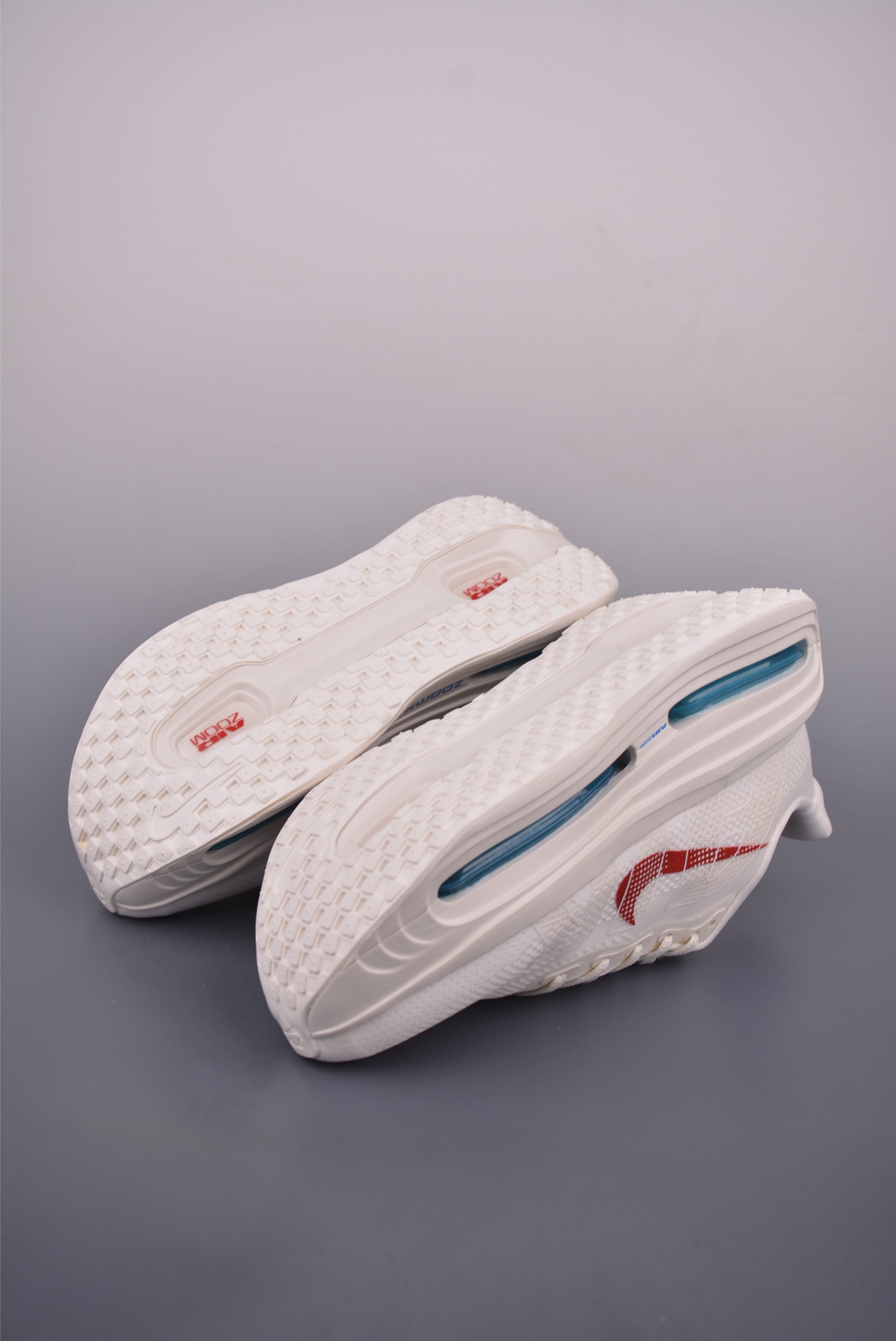 Nike Vomero Premium Air Cushion Running Shoes - Comfortable, Durable, Stylish 4 i1753139568371 3120 0 2
