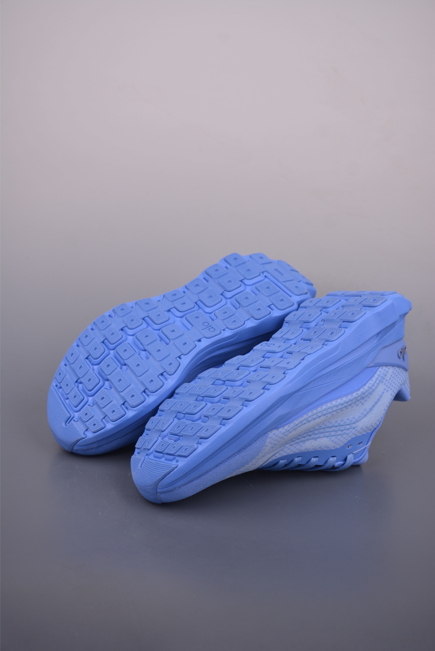 Alo Yoga Runner Mode Sneakers - Comfortable, Durable, and Stylish Low-Tops 3 i1753139946324 7434 0 2