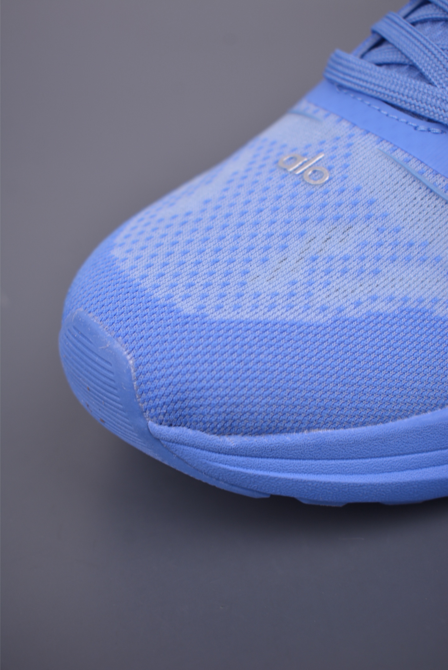 Alo Yoga Runner Mode Sneakers - Comfortable, Durable, and Stylish Low-Tops 6 i1753139949292 6853 0 5