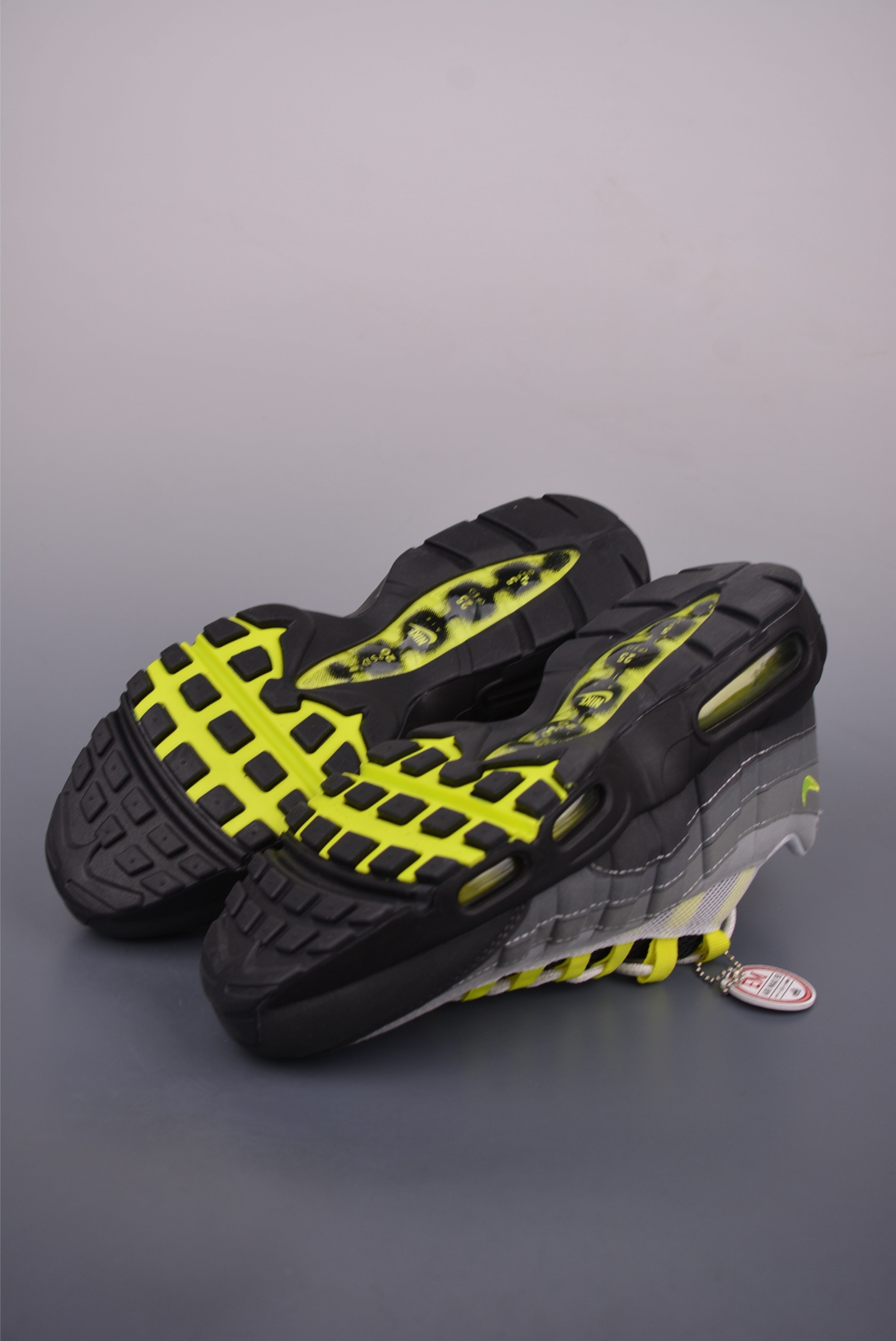 Nike Air Max 95: Iconic Design, Ultimate Comfort, and Air Cushioning 4 i1753140456500 5227 0 2