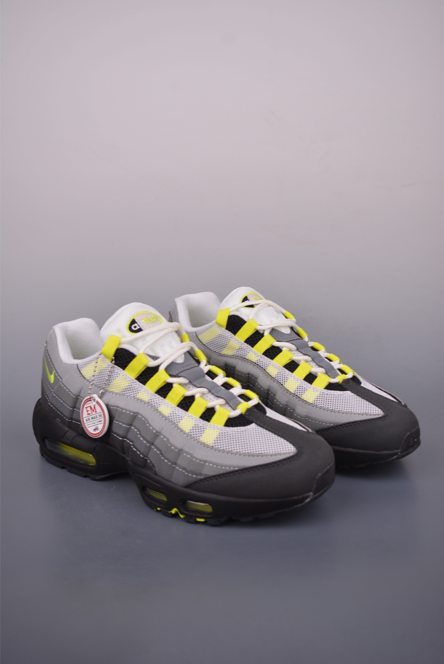 Nike Air Max 95: Iconic Design, Ultimate Comfort, and Air Cushioning 2 i1753140456522 8967 0 0