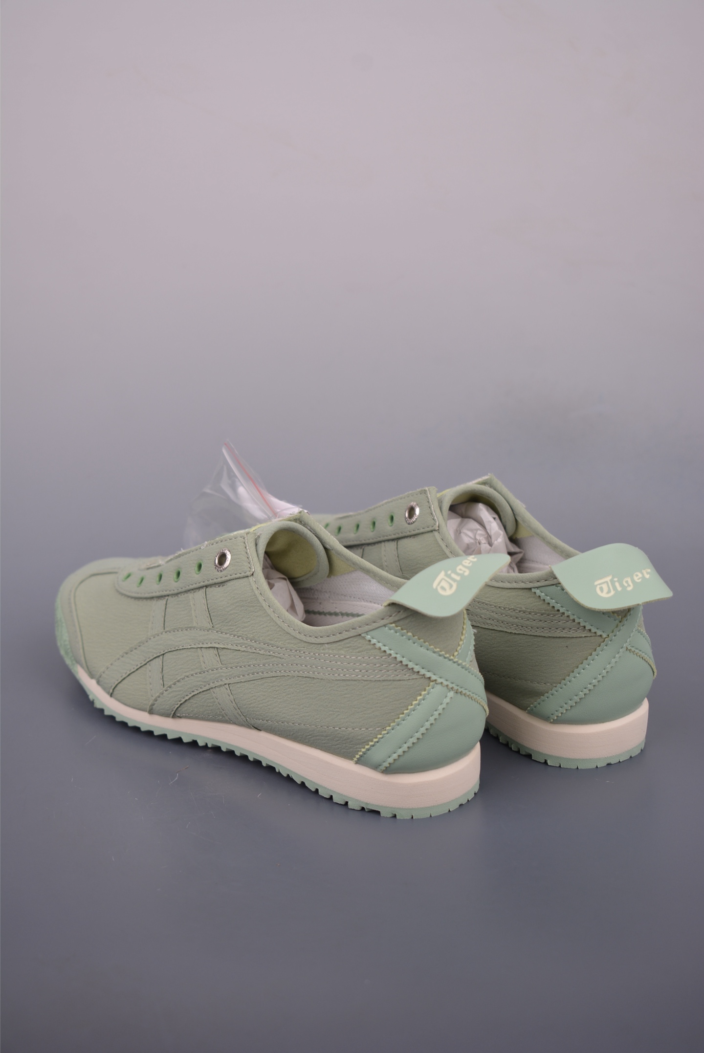 Onitsuka Tiger MEXICO 66 SLIP-ON - Premium Craftsmanship, Authentic Materials 3 i1753140629537 9522 0 1