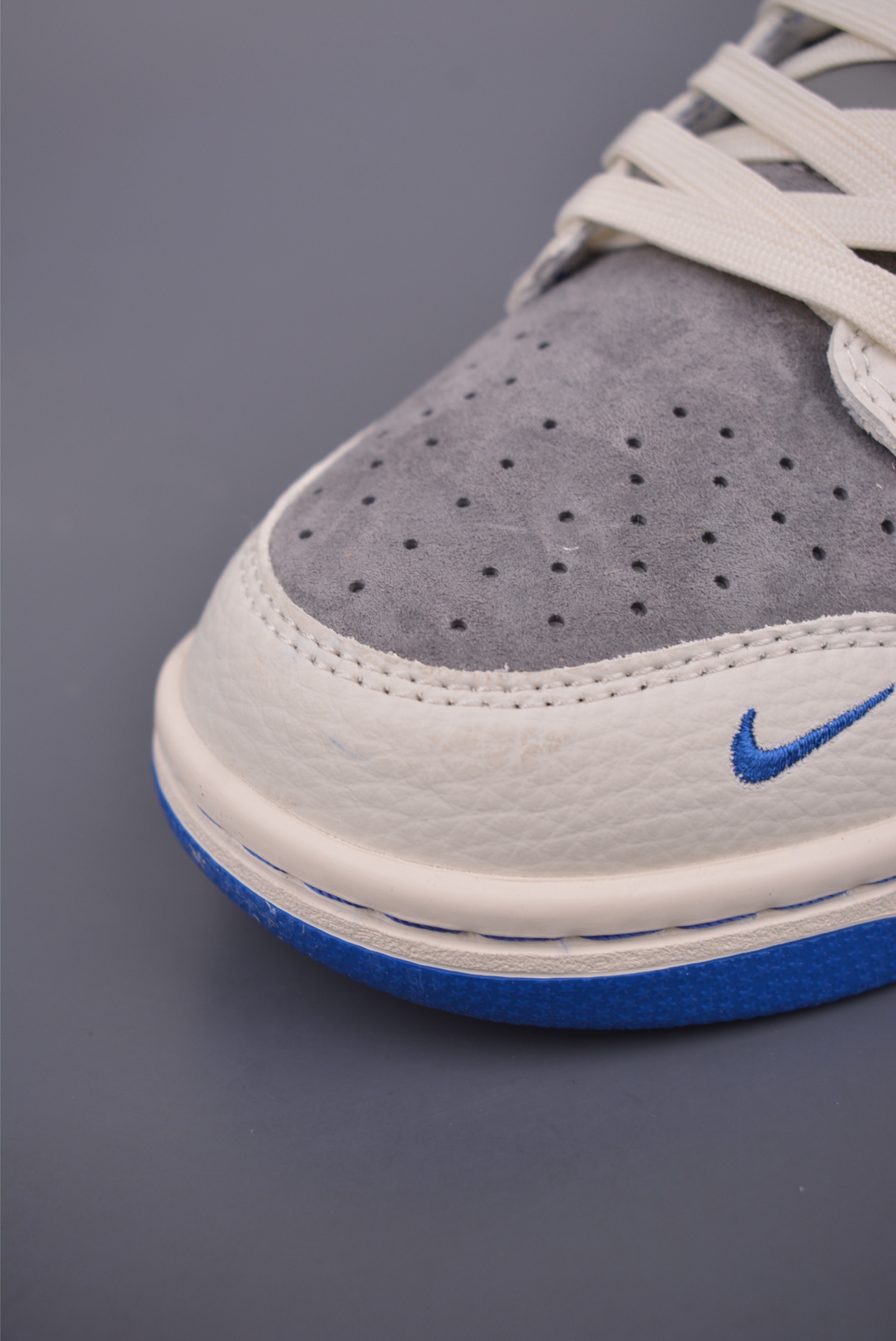 Nike SB Dunk Low Balenciaga: Premium Leather, Exclusive Design, Ultimate Comfort 6 i1753140713020 7476 0 5