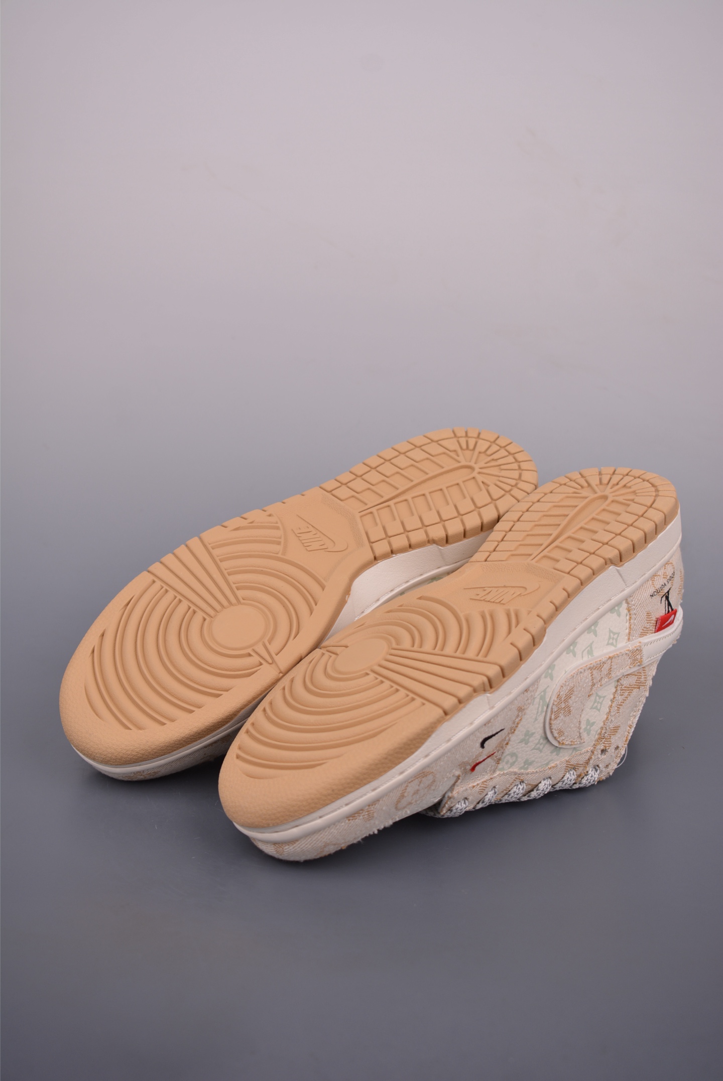 Nike SB Dunk Low Louis Vuitton Collab Premium Leather Sneakers 3 i1753140913167 1062 0 2