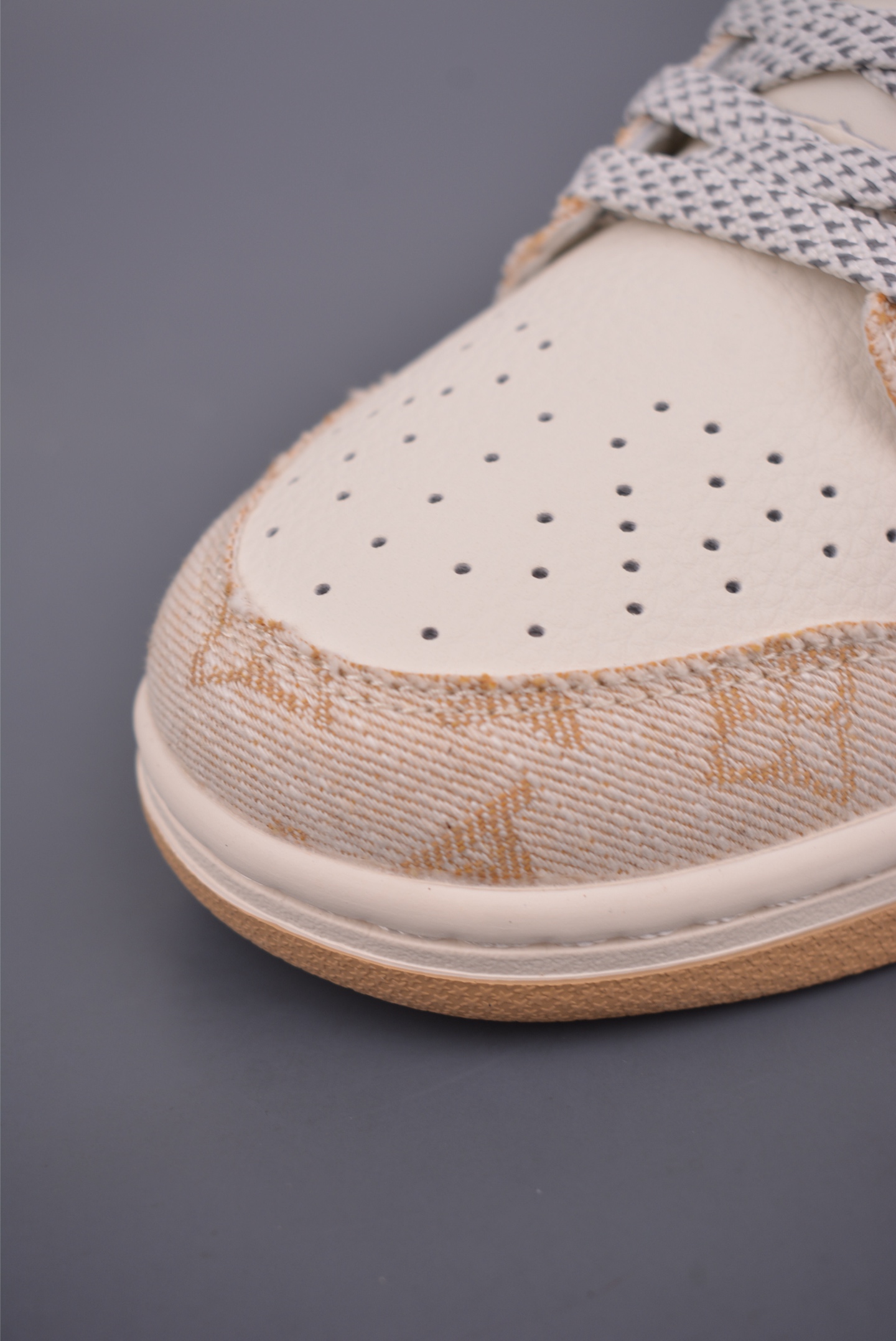 Nike SB Dunk Low Louis Vuitton Collab Premium Leather Sneakers 6 i1753140913167 6033 0 5