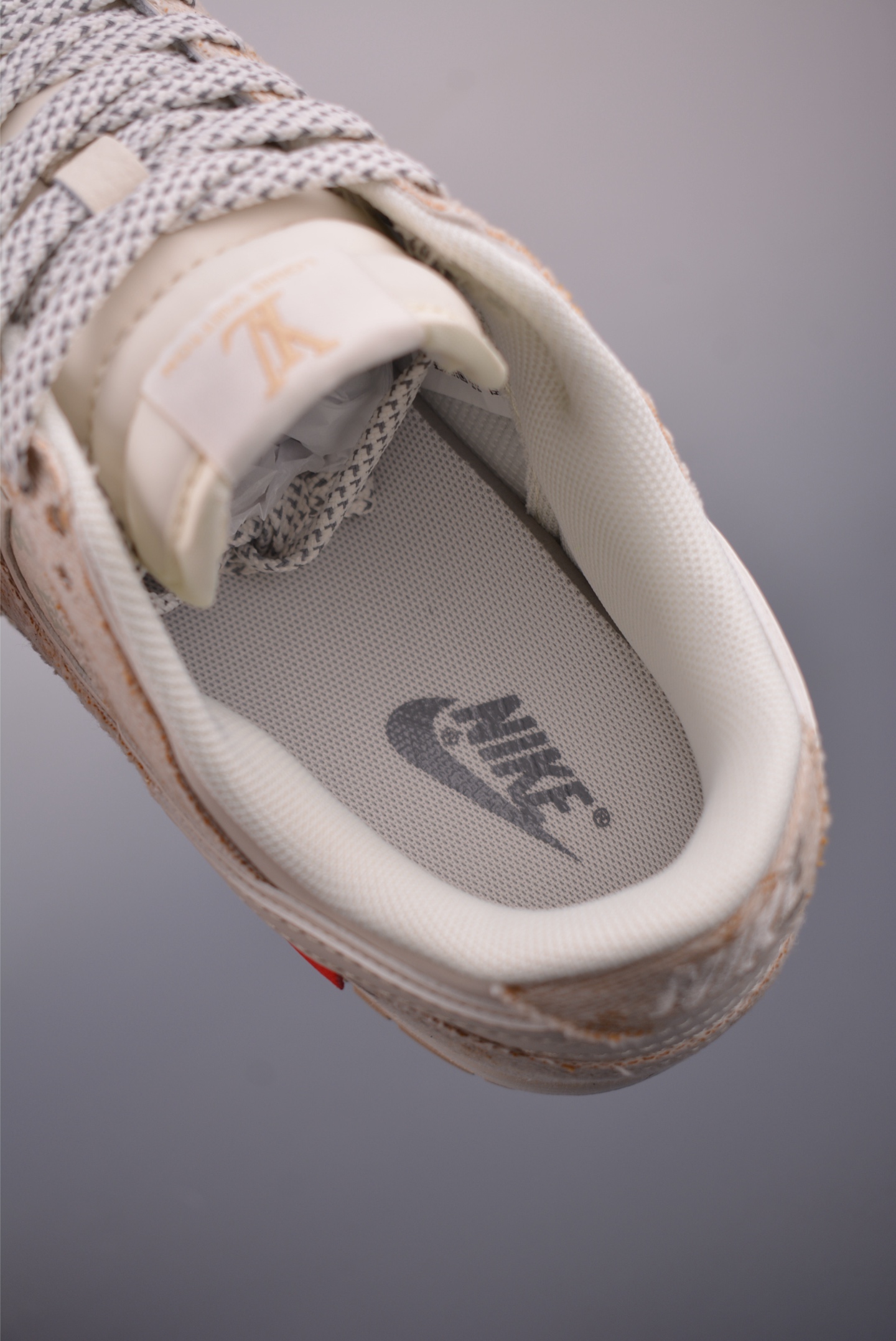 Nike SB Dunk Low Louis Vuitton Collab Premium Leather Sneakers 9 i1753140915847 2956 0 8