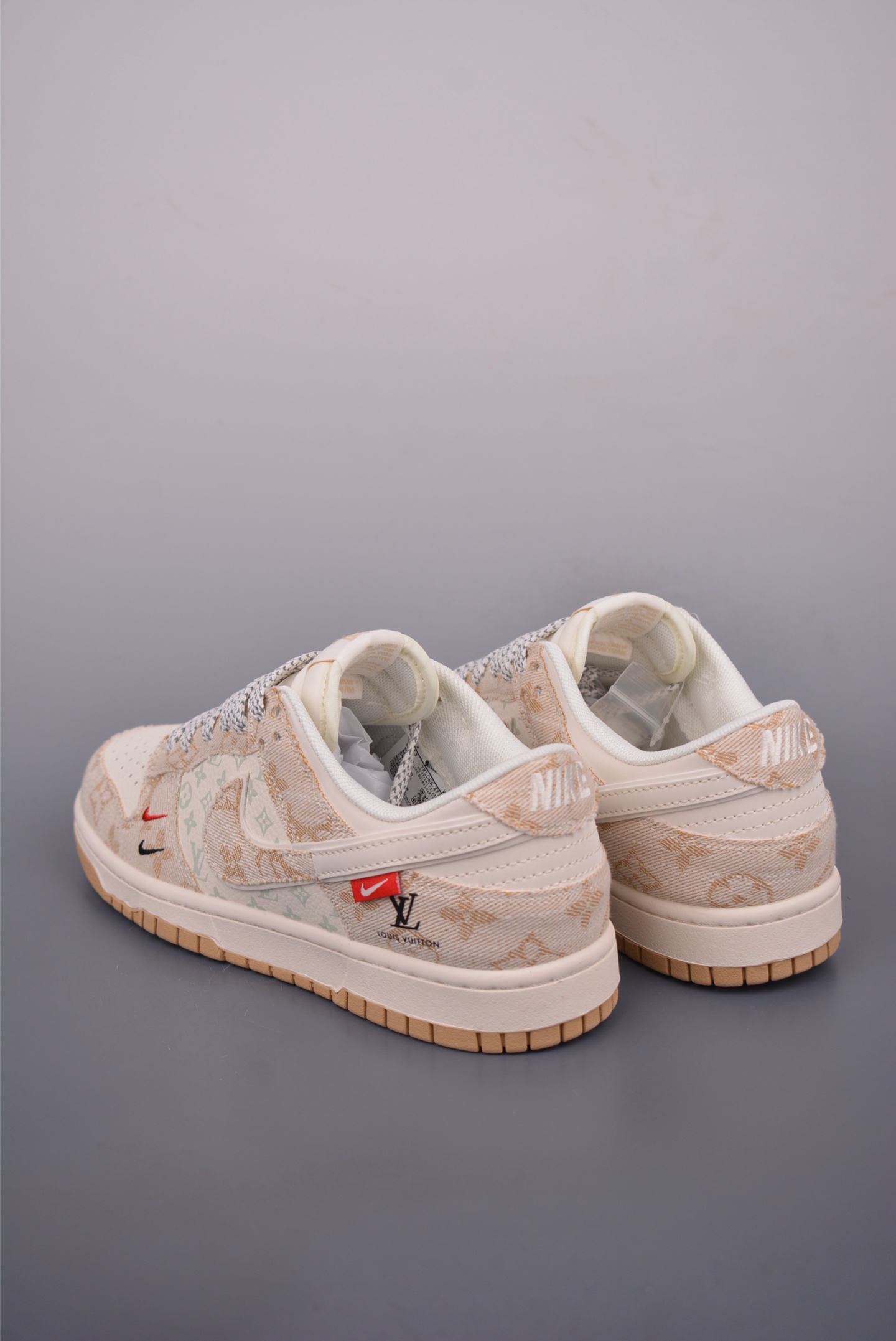 Nike SB Dunk Low Louis Vuitton Collab Premium Leather Sneakers 2 i1753140915848 7362 0 1