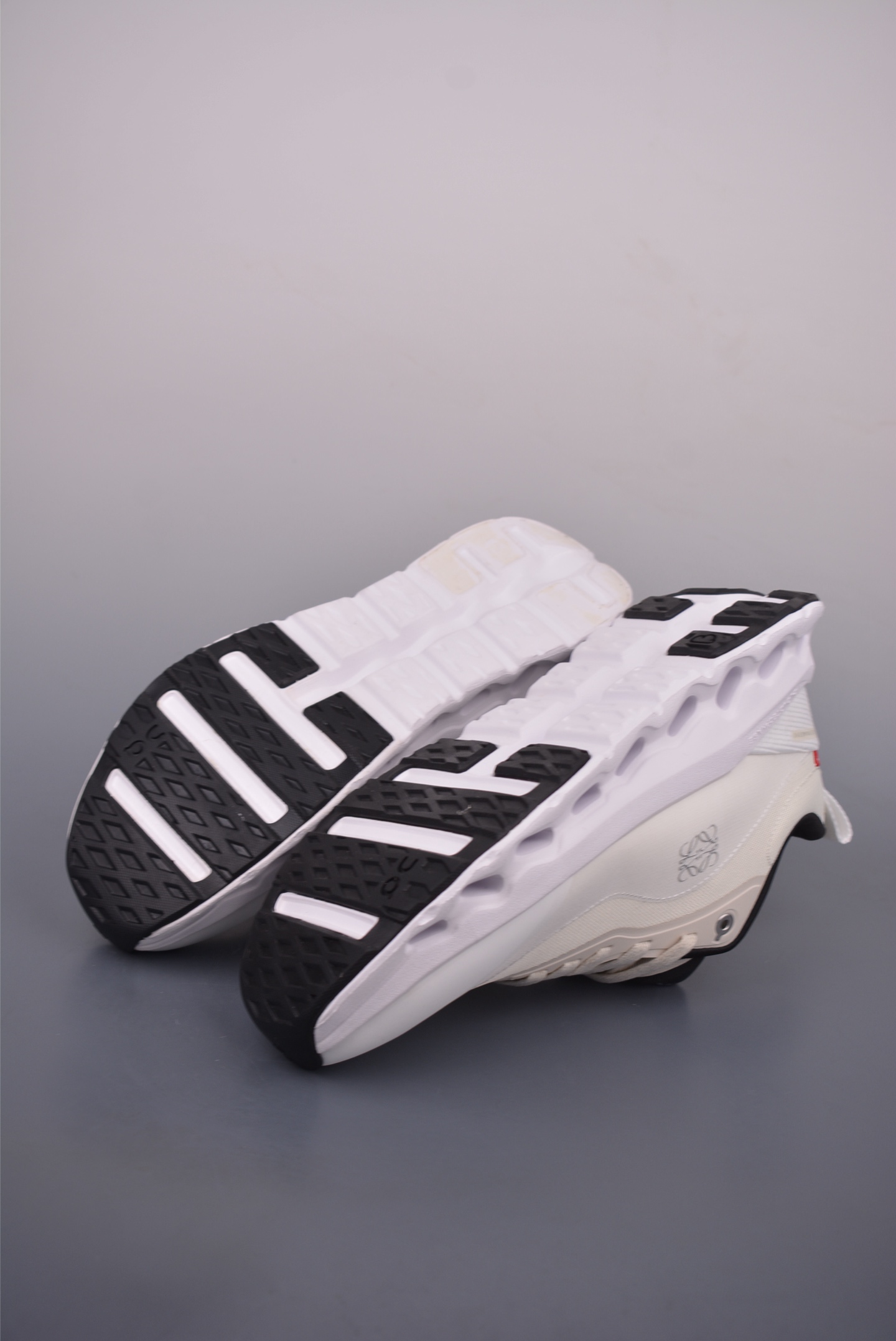 Loewe Cloudtilt 2.0 White Running Shoes - Urban Outdoor Style 4 i1753218511033 5921 0 2