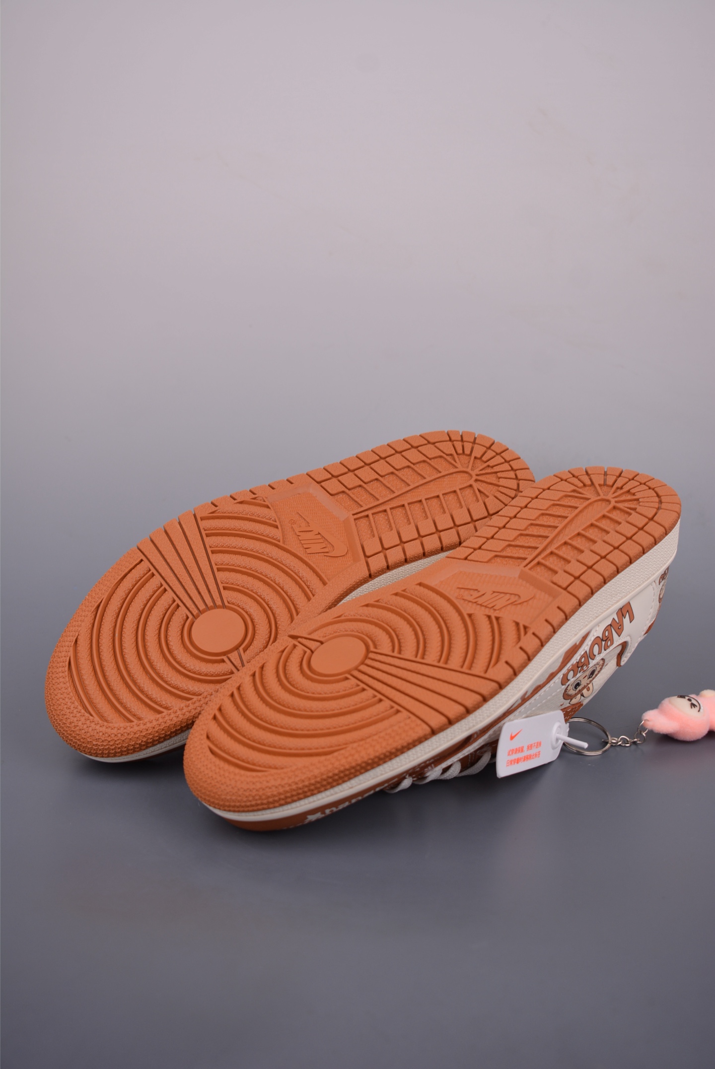 Fragment x Travis Scott x LABUBU Air Jordan 1 Low 三方联名倒钩 XB1979-019