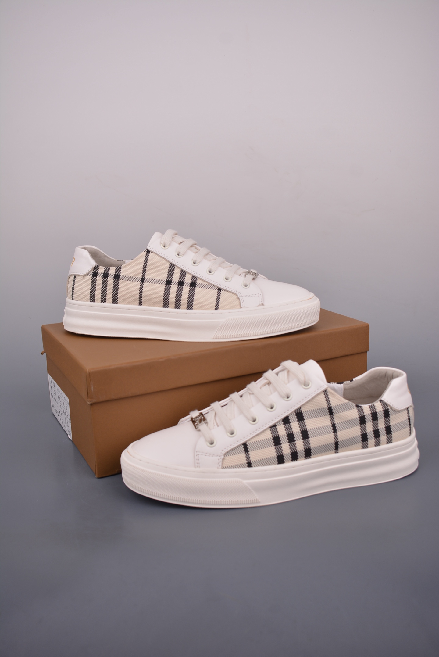 Burberry Classic Check Leather Low-Top Sneakers Fashionable and Trendy 6 i1753223976934 6129 0 4