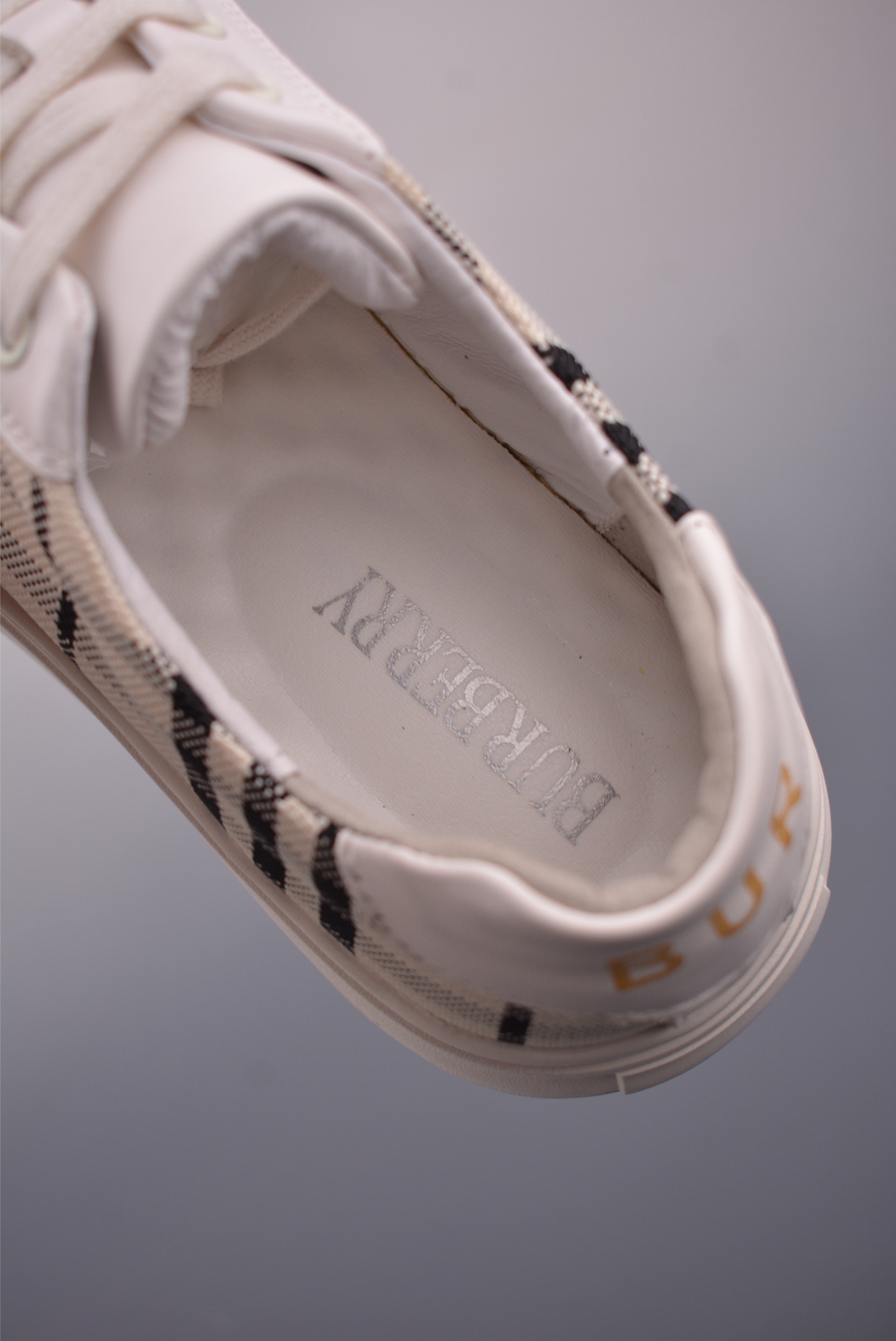 Burberry Classic Check Leather Low-Top Sneakers Fashionable and Trendy 10 i1753223976964 7635 0 8