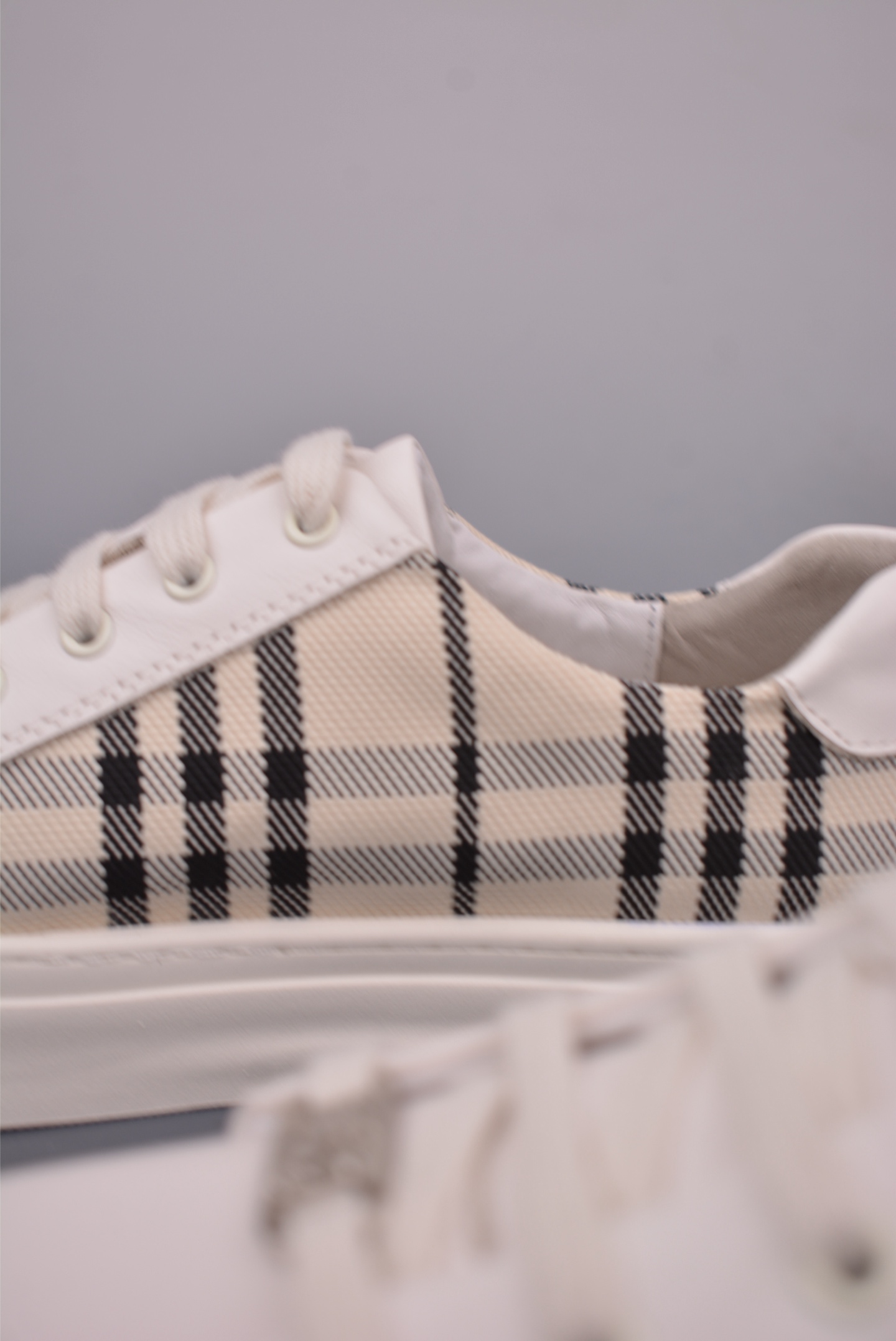 Burberry Classic Check Leather Low-Top Sneakers Fashionable and Trendy 9 i1753223983849 4898 0 7
