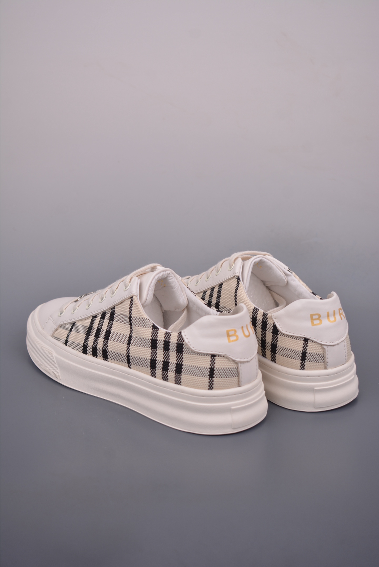 Burberry Classic Check Leather Low-Top Sneakers Fashionable and Trendy 3 i1753223983911 512 0 1