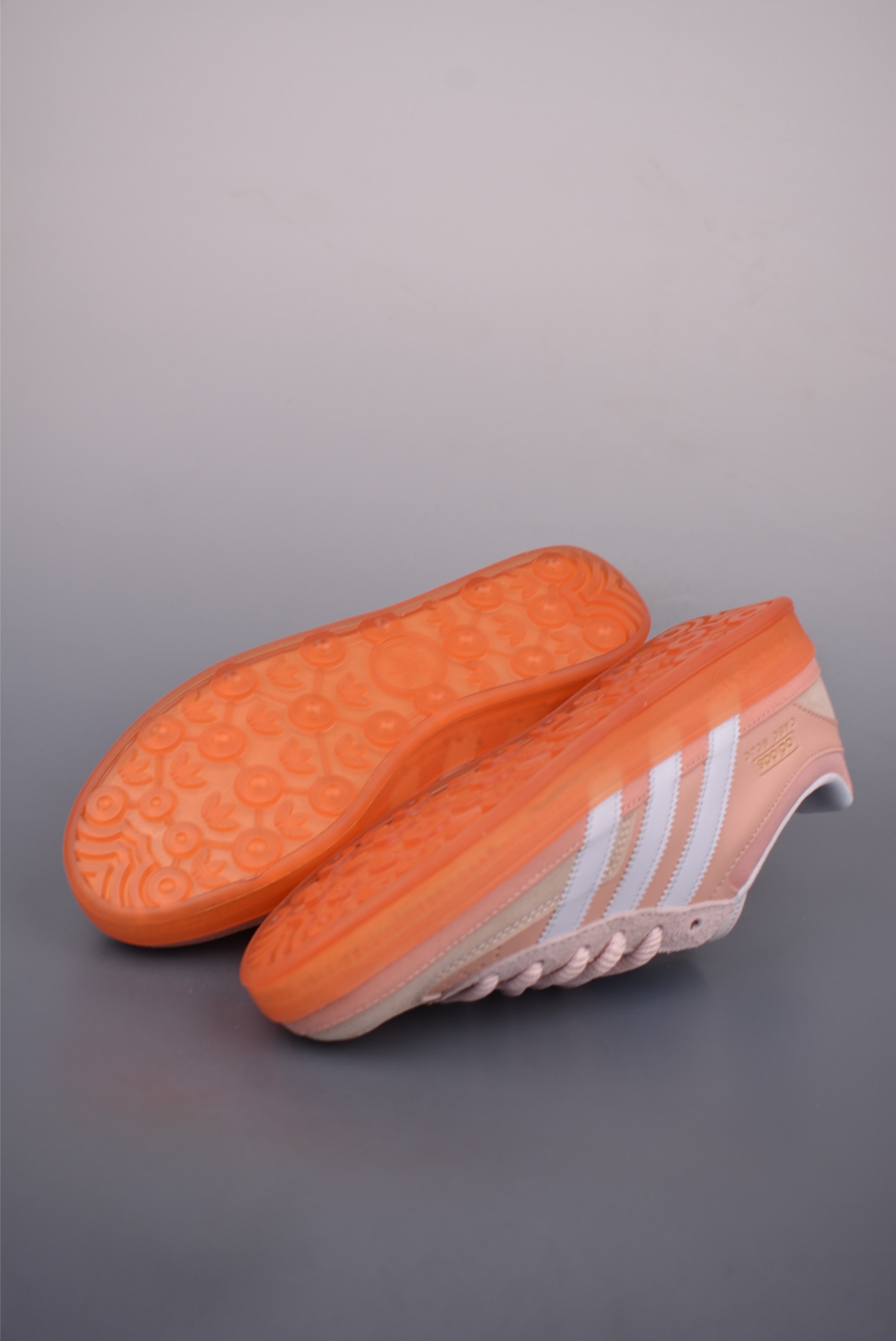 adidas BAD X BUNNY Gazelle INdoor 三叶草休闲防滑耐磨低帮板鞋 JS5052