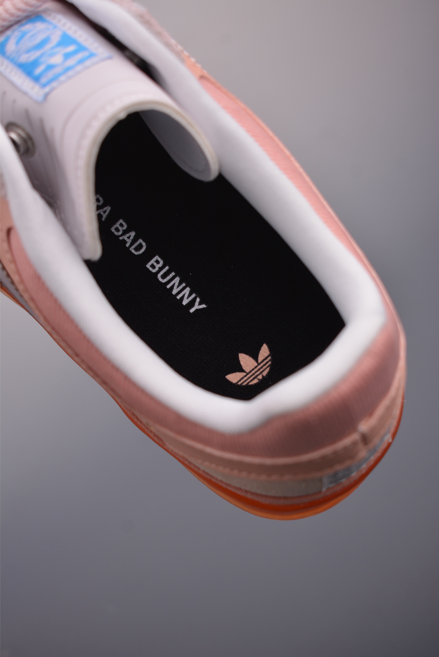 adidas BAD X BUNNY Gazelle INdoor 三叶草休闲防滑耐磨低帮板鞋 JS5052