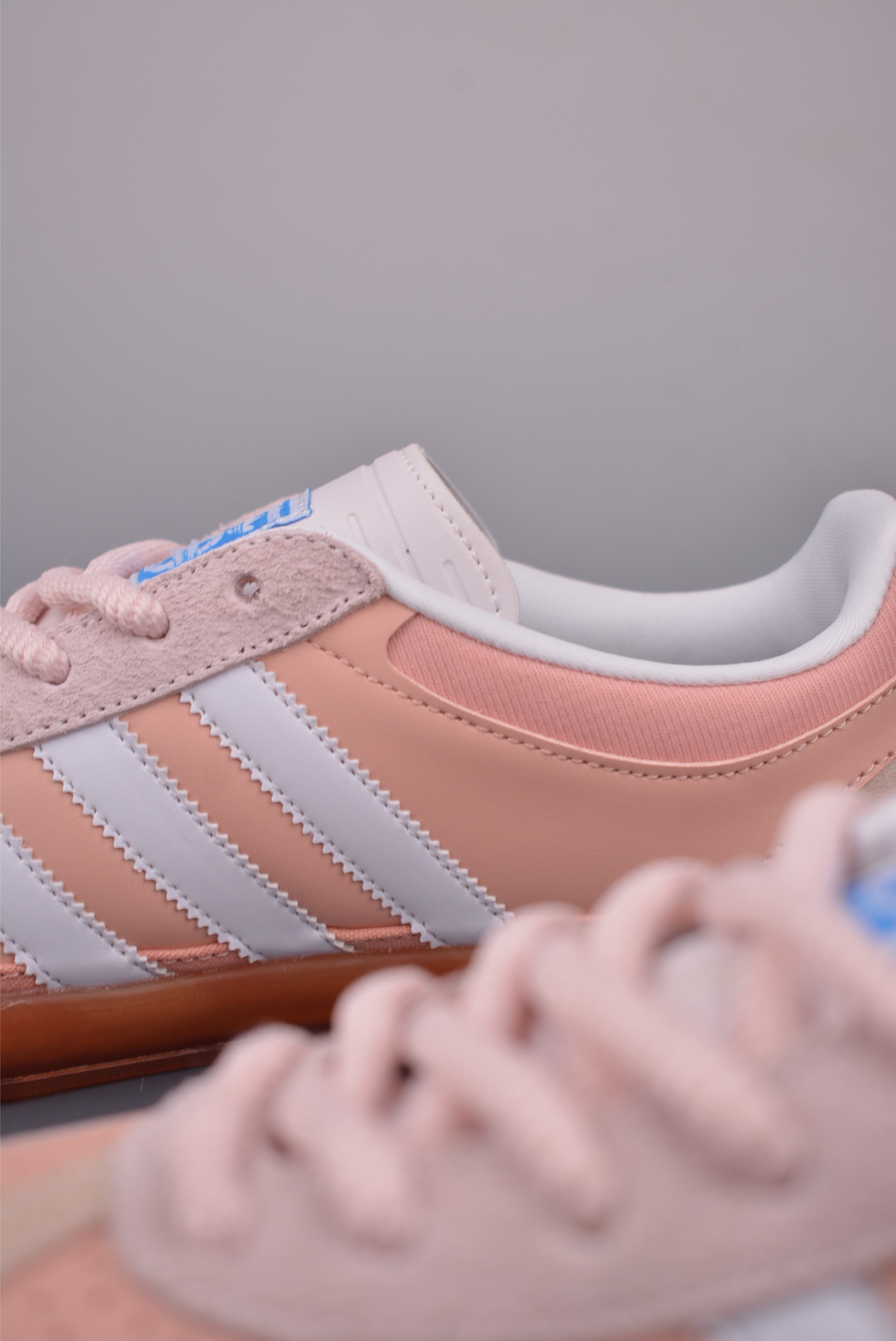 adidas BAD X BUNNY Gazelle INdoor 三叶草休闲防滑耐磨低帮板鞋 JS5052