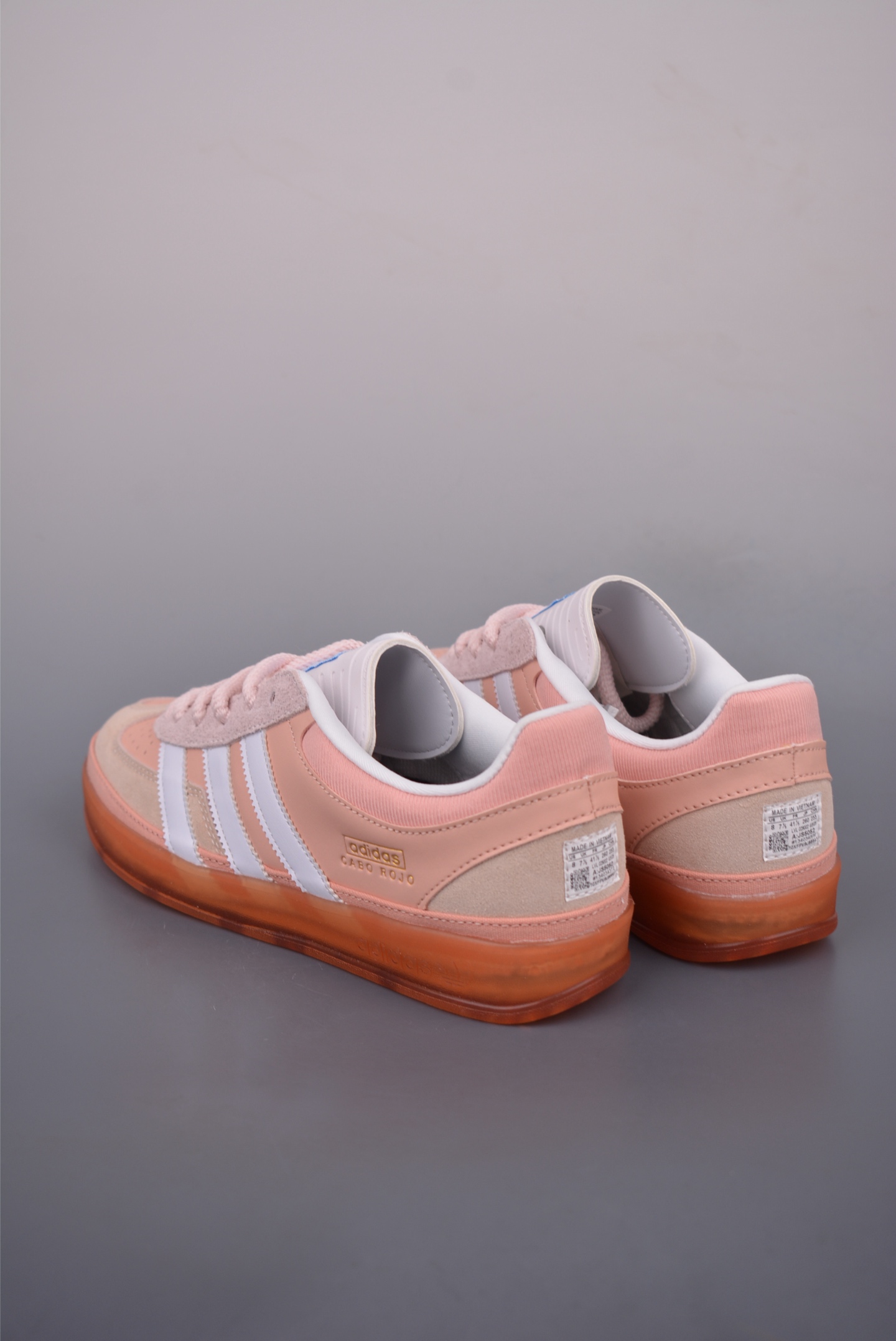 adidas BAD X BUNNY Gazelle INdoor 三叶草休闲防滑耐磨低帮板鞋 JS5052