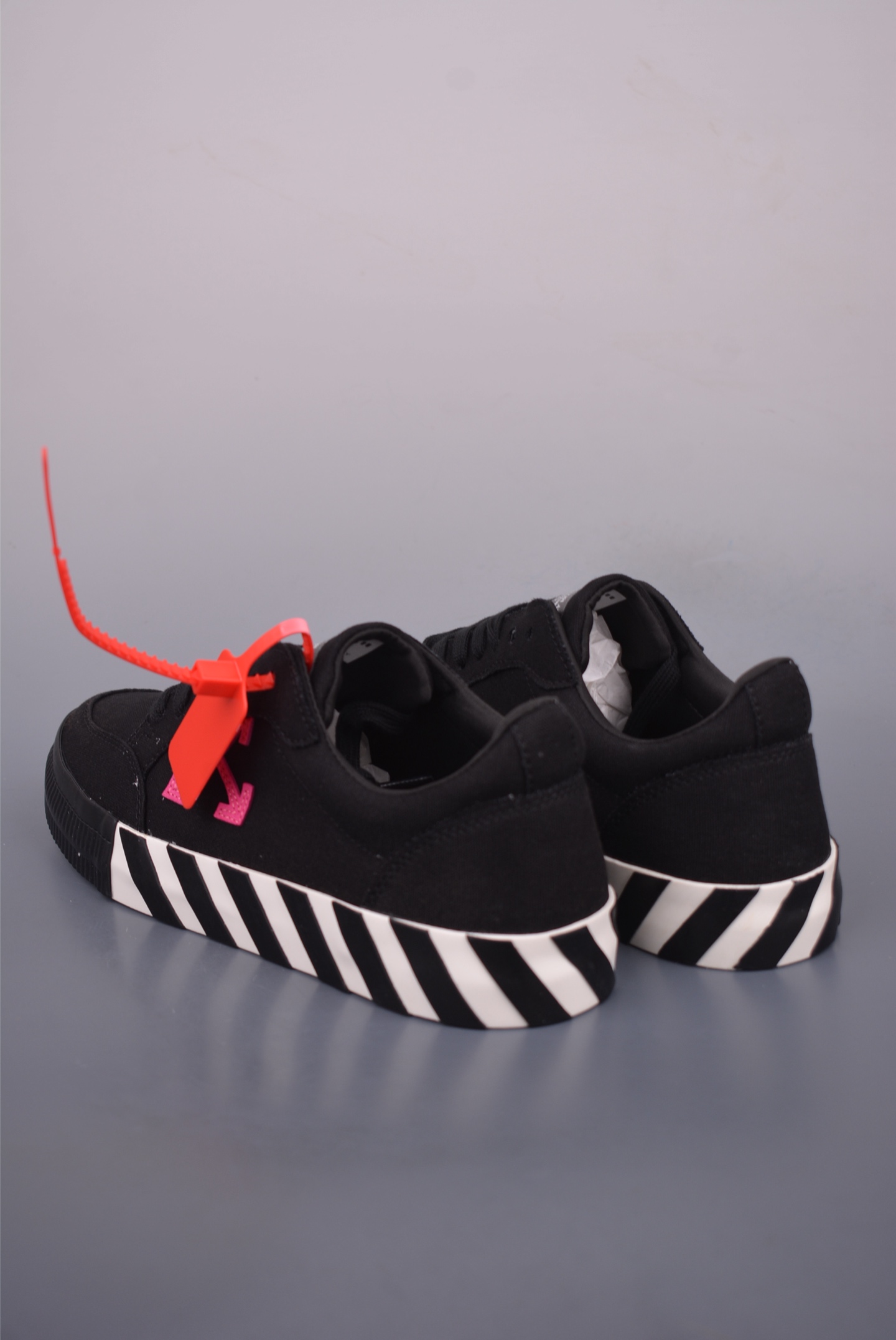 Off-White Vulcanised Low-Top Sneakers - Premium Quality, Stylish Low Profile 2 i1753309047608 6500 0 1
