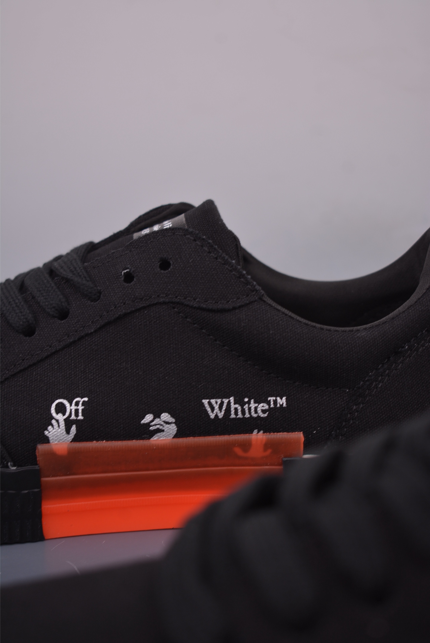 Off-White Vulcanised Low-Top Sneakers - Premium Quality, Stylish Low Profile 8 i1753309049446 795 0 7