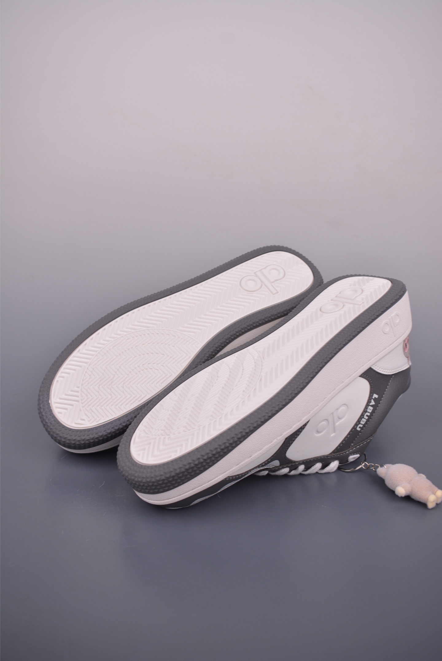 Alo Yoga Recovery Mode LABUBU Low-Top Sneakers - Comfortable, Stylish, Durable 3 i1753309407029 4754 0 2